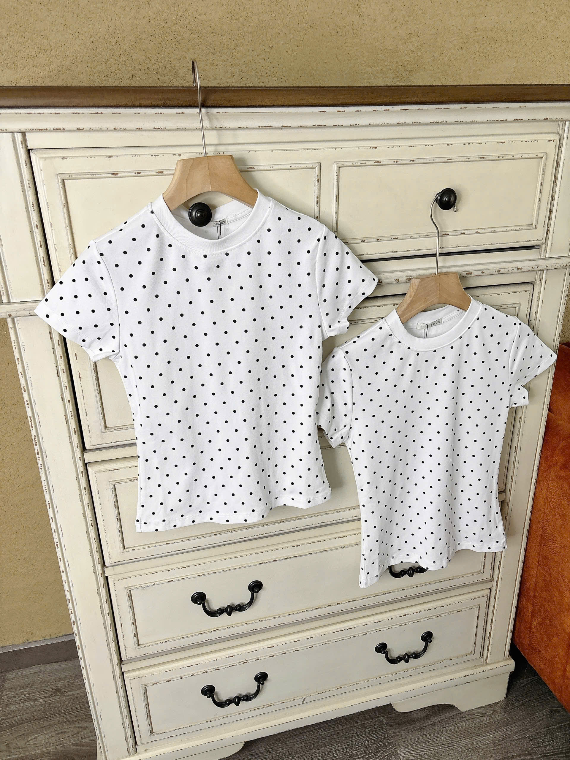 H111 ÁO THUN TRẮNG CHẤM BI_thumbnail_6