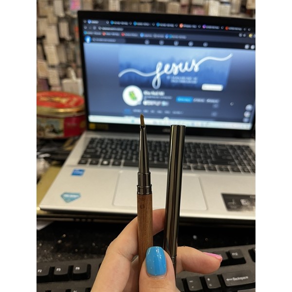 Cọ Tam Giác Cán Gỗ Vẽ Hoa , Bướm - Cọ chất liệu lông tơ cao cấp mềm mại, dễ bám bột