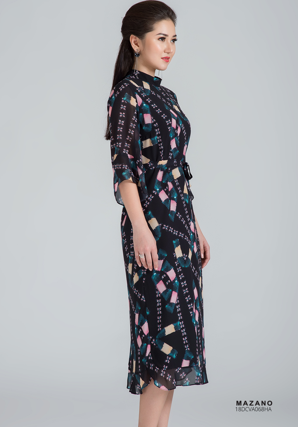 Váy đen họa tiết suông cổ lọ_thumbnail_1