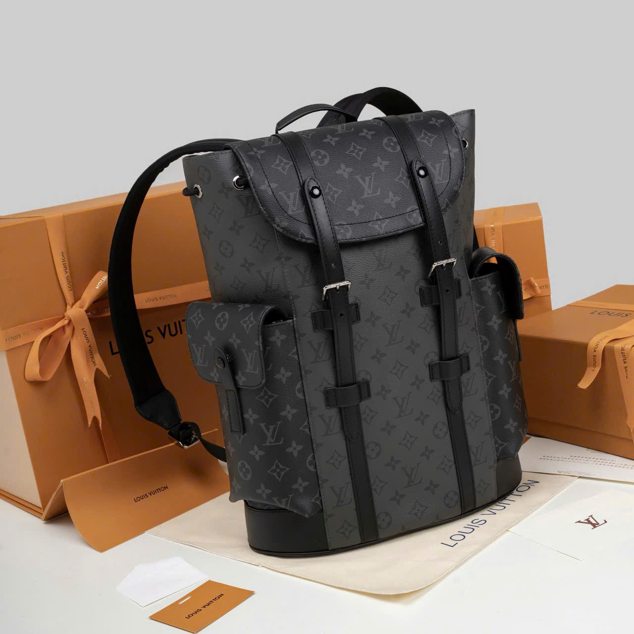 Balo nam LV Christopher PM Monogram Eclipse hoa đen