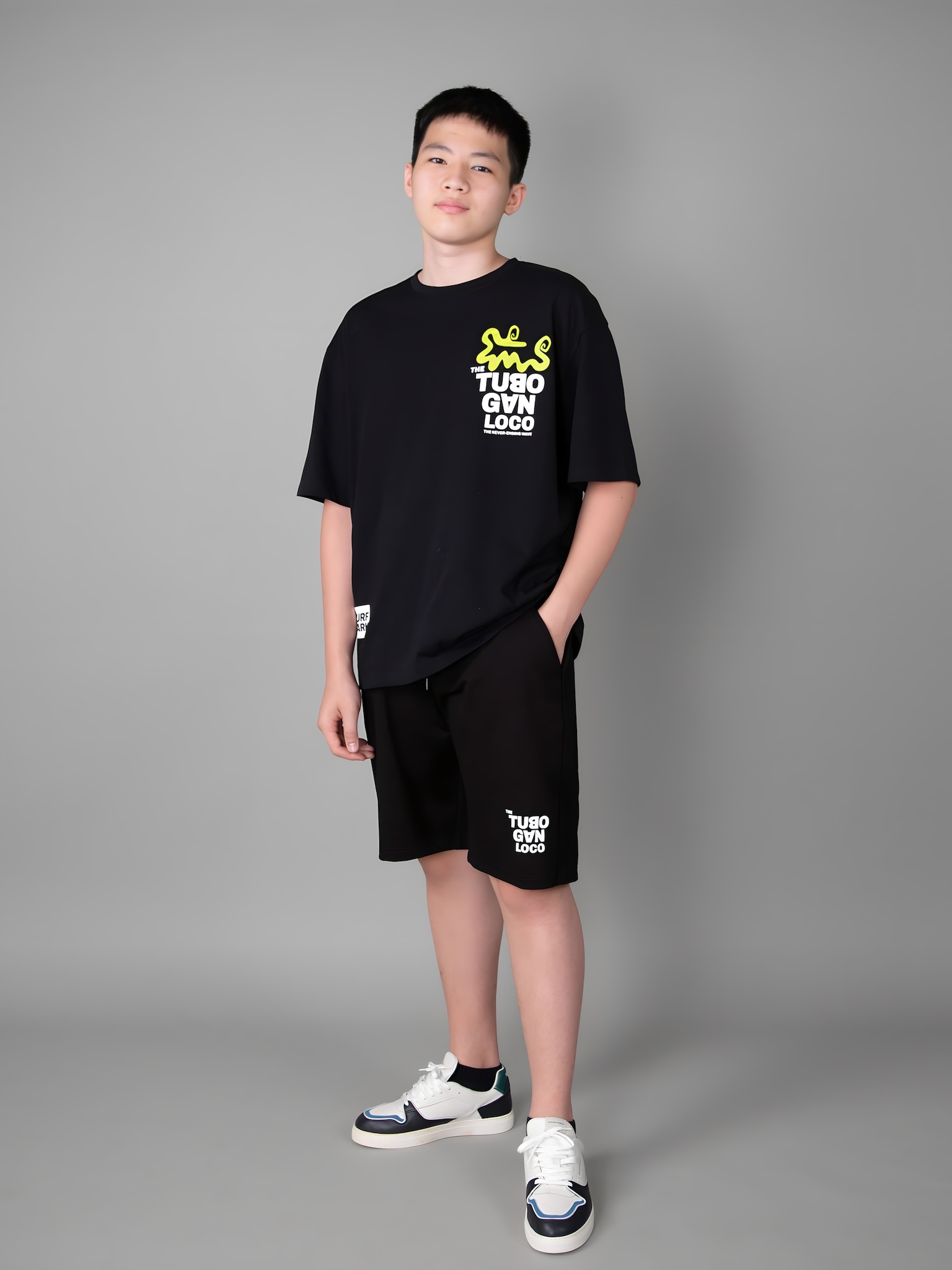 Áo phông bé trai dáng rộng đen in chữ_thumbnail_3