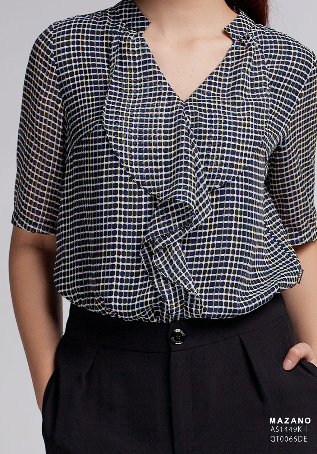 Áo sơ mi kẻ cổ bèo tay lỡ