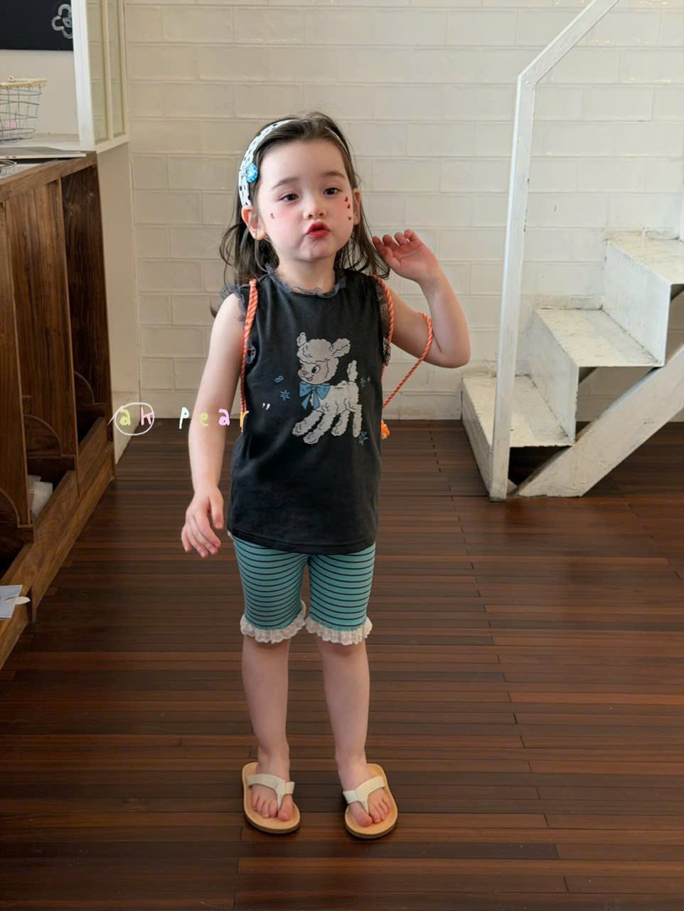 AK06 - Áo thun sát nách đen hoạ tiết cừu trắng hãng AK Pear