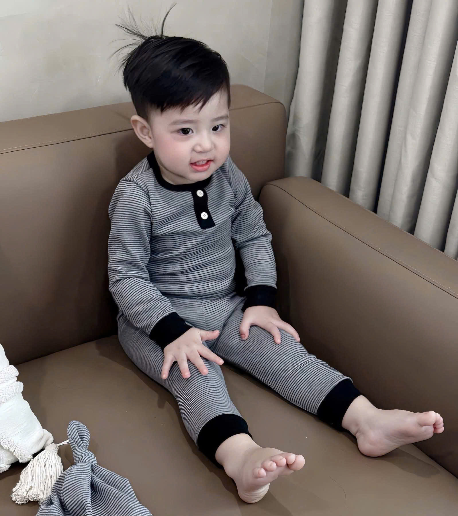 Q28 SET 3 BỘ DÀI SỌC NGANG 3 MÀU 2 CÚC- A100.289