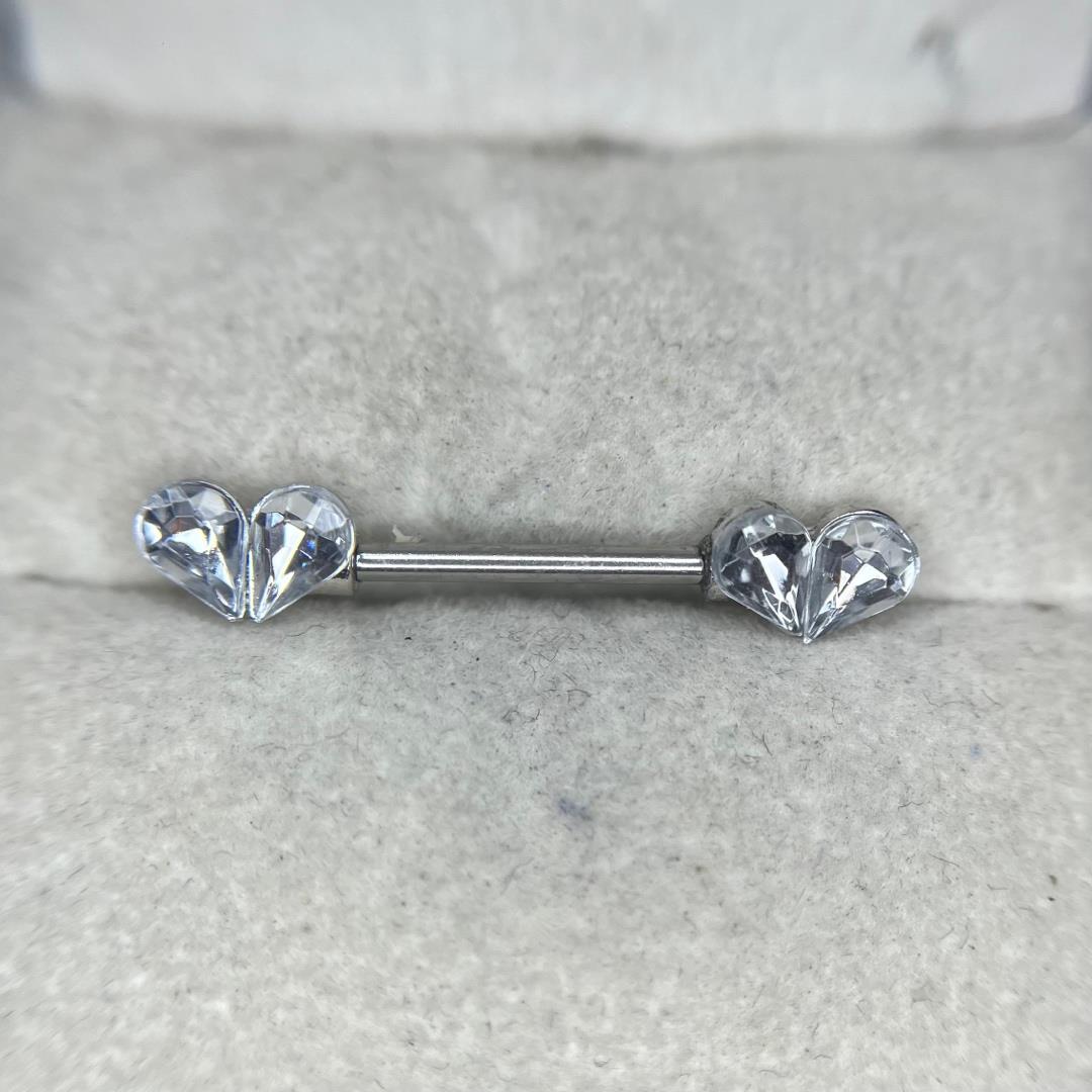 Khuyên ti 2 trái tim đá.