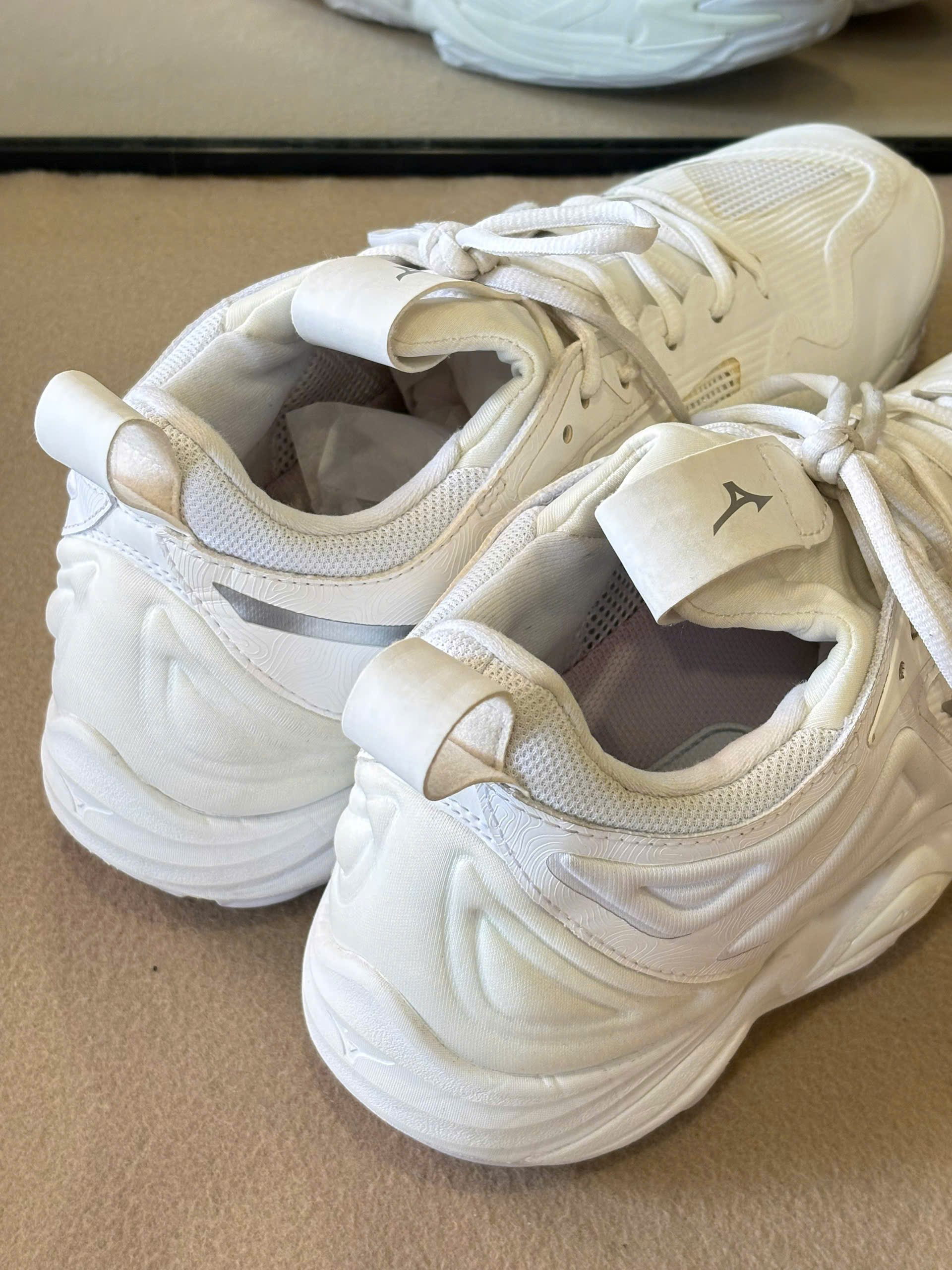 Mizuno Wave Momentum 3 Volleyball Shoes_thumbnail_6