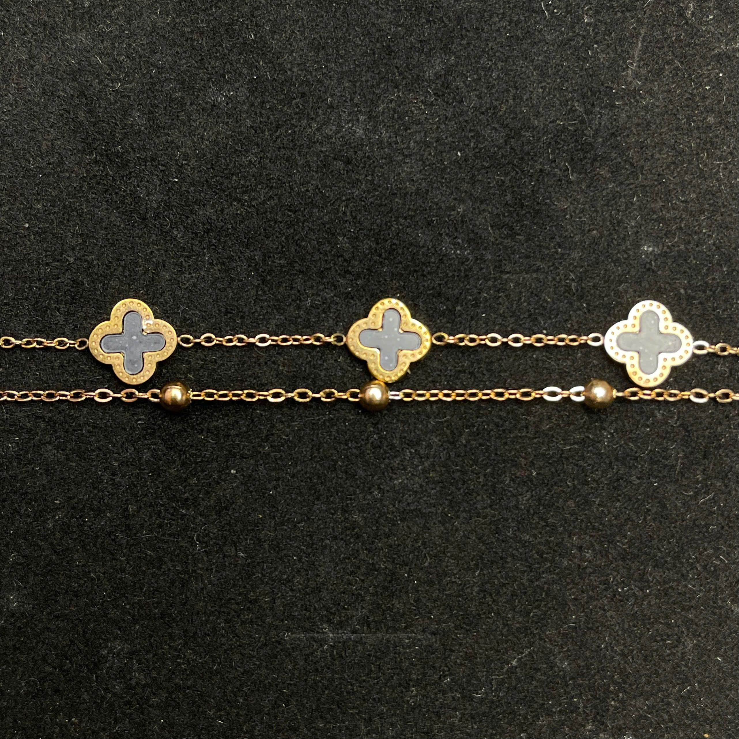 lắc chân titan sợi vàng hai dây ba charm hoa màu đen._thumbnail_1