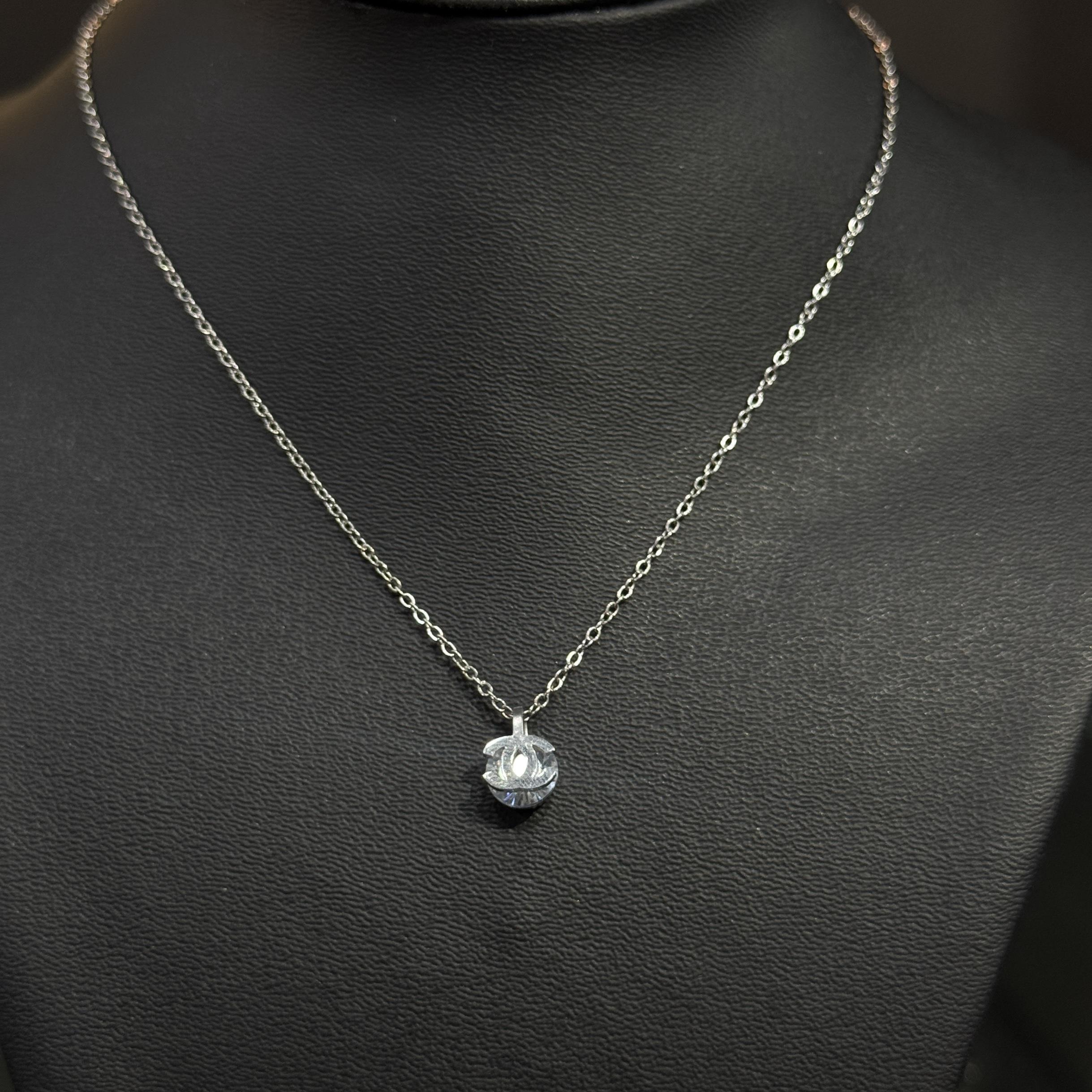 vòng cổ titan bạc kim cương logo chanel nhỏ _thumbnail_1