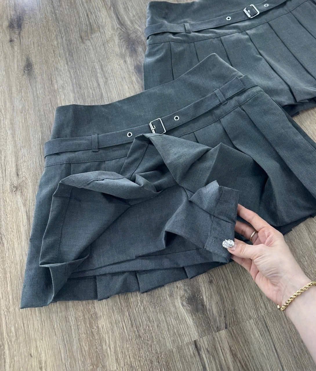 E245 CHÂN VÁY XÁM DẬP LI KÈM BELT ZR