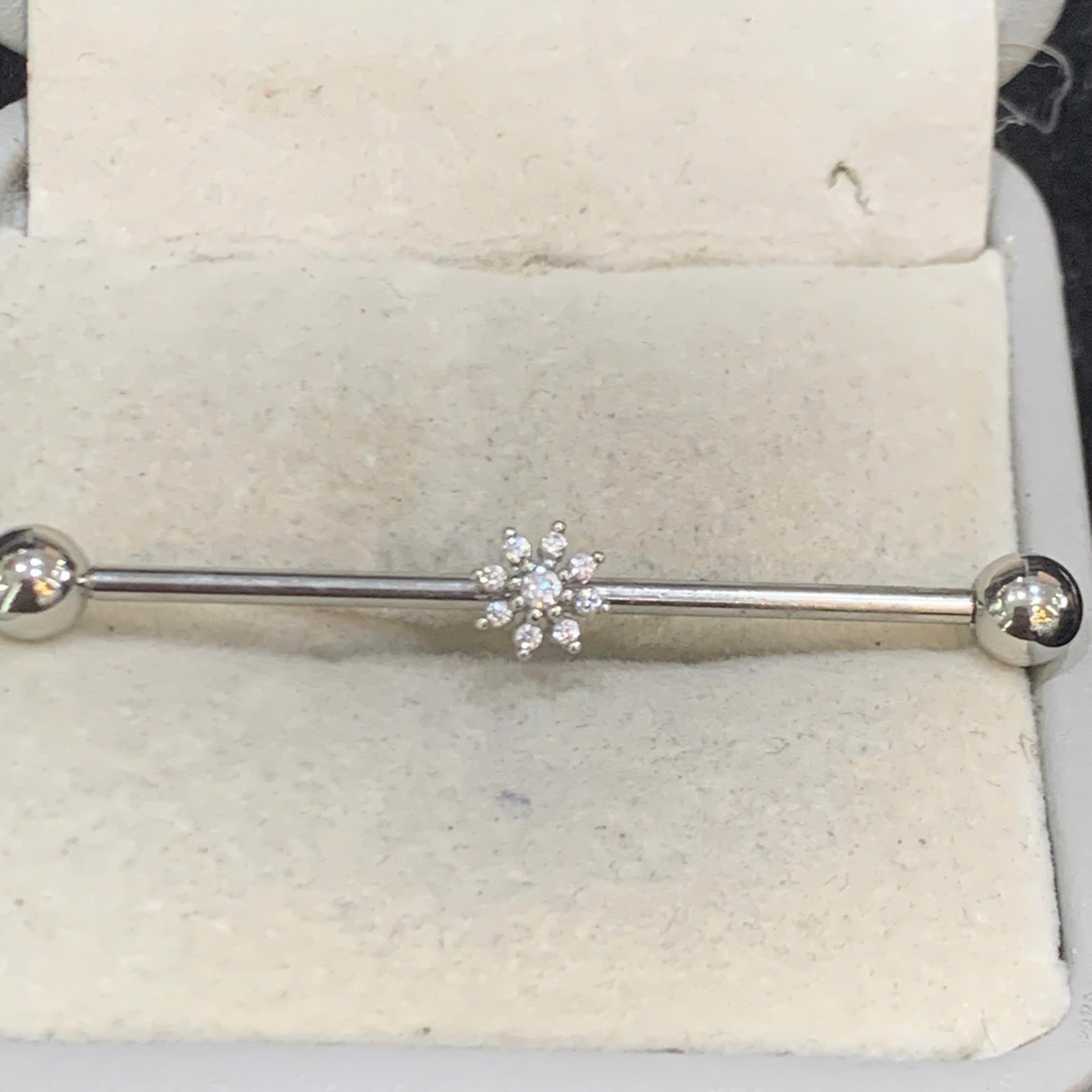 indus kiểu bông hoa cánh nhọn nhỏ dài xoay được