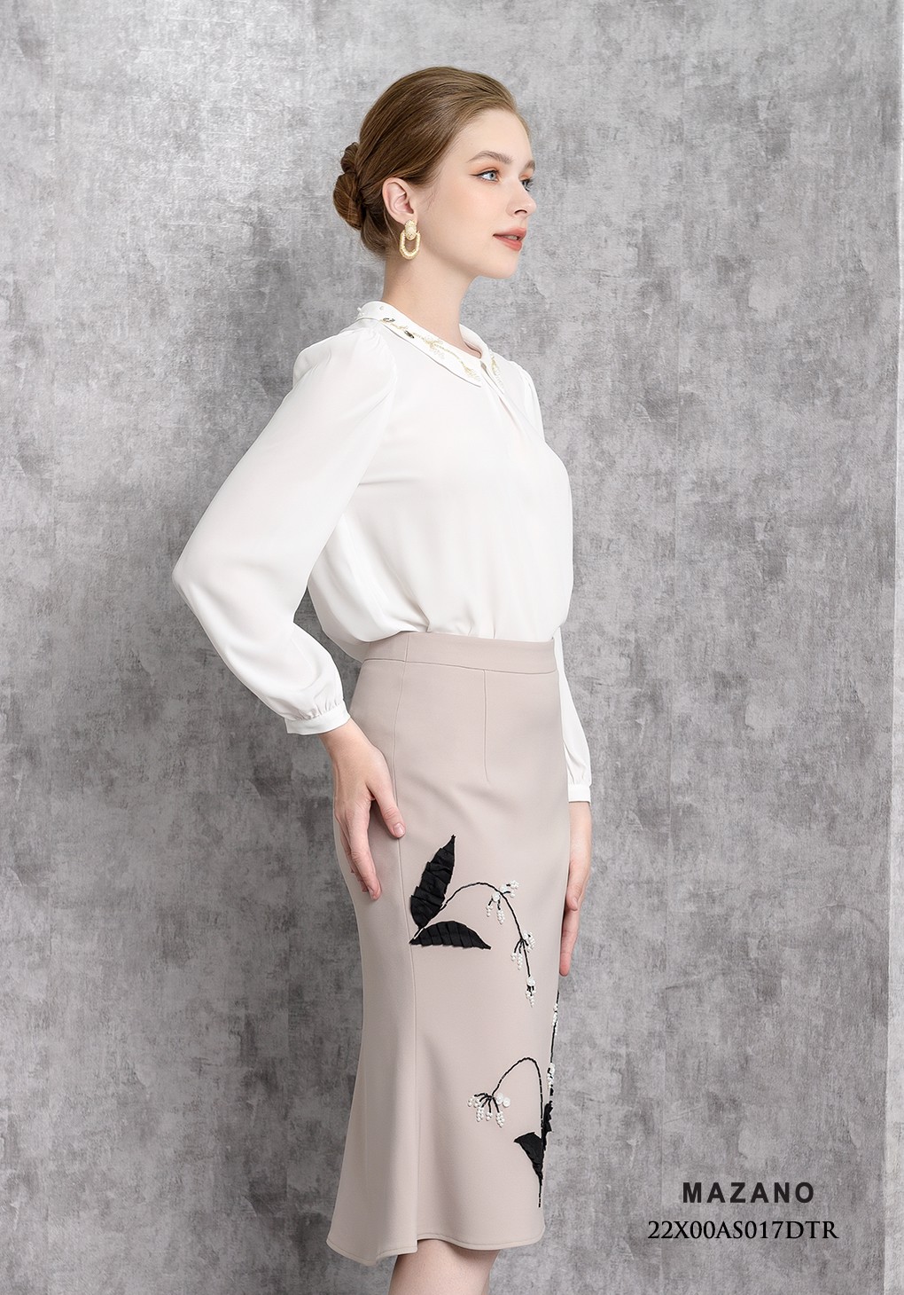 Áo sơ mi trắng tay bồng cổ cách điệu đính cườm_thumbnail_3