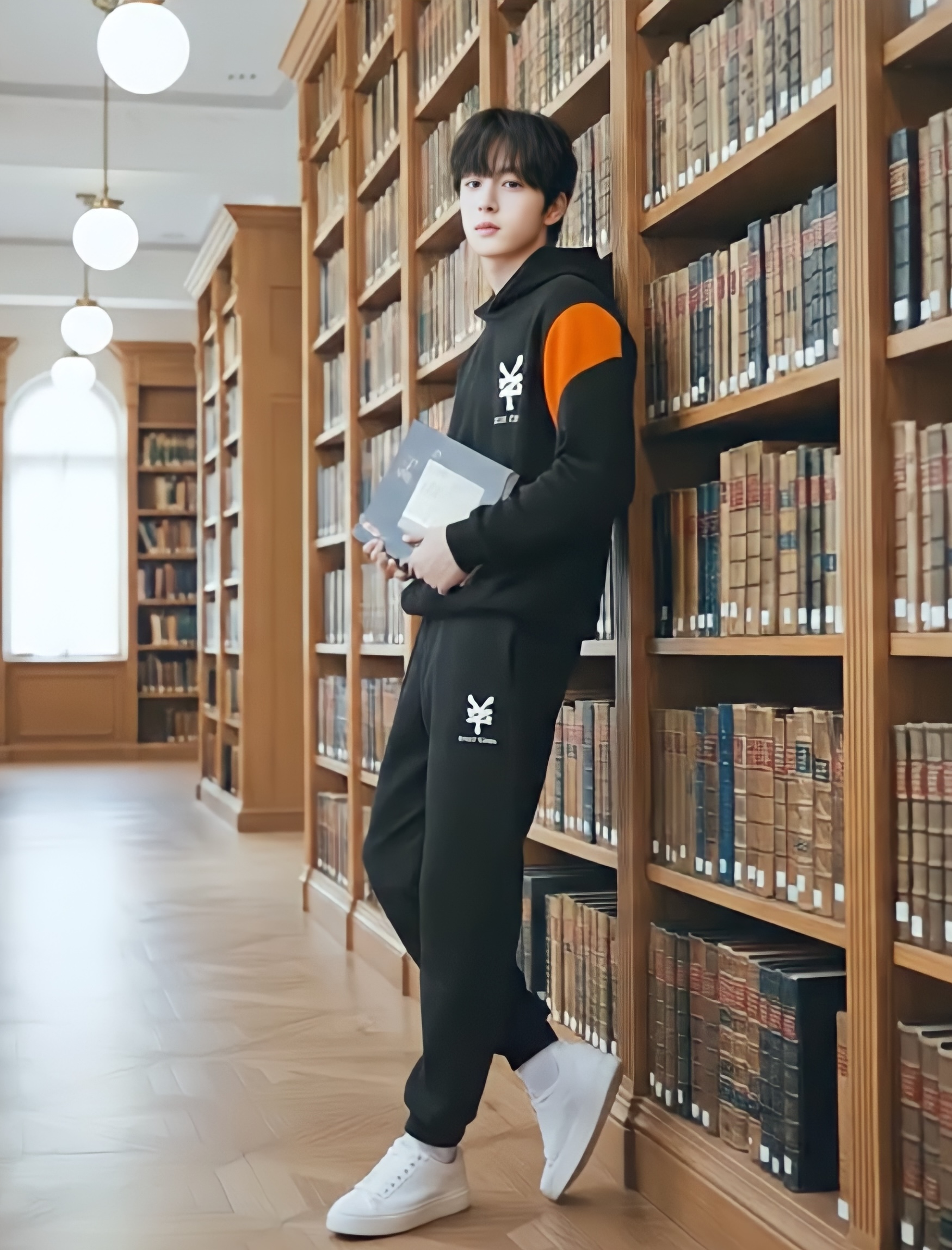 Quần nỉ đen bo gấu in chữ NY_thumbnail_3