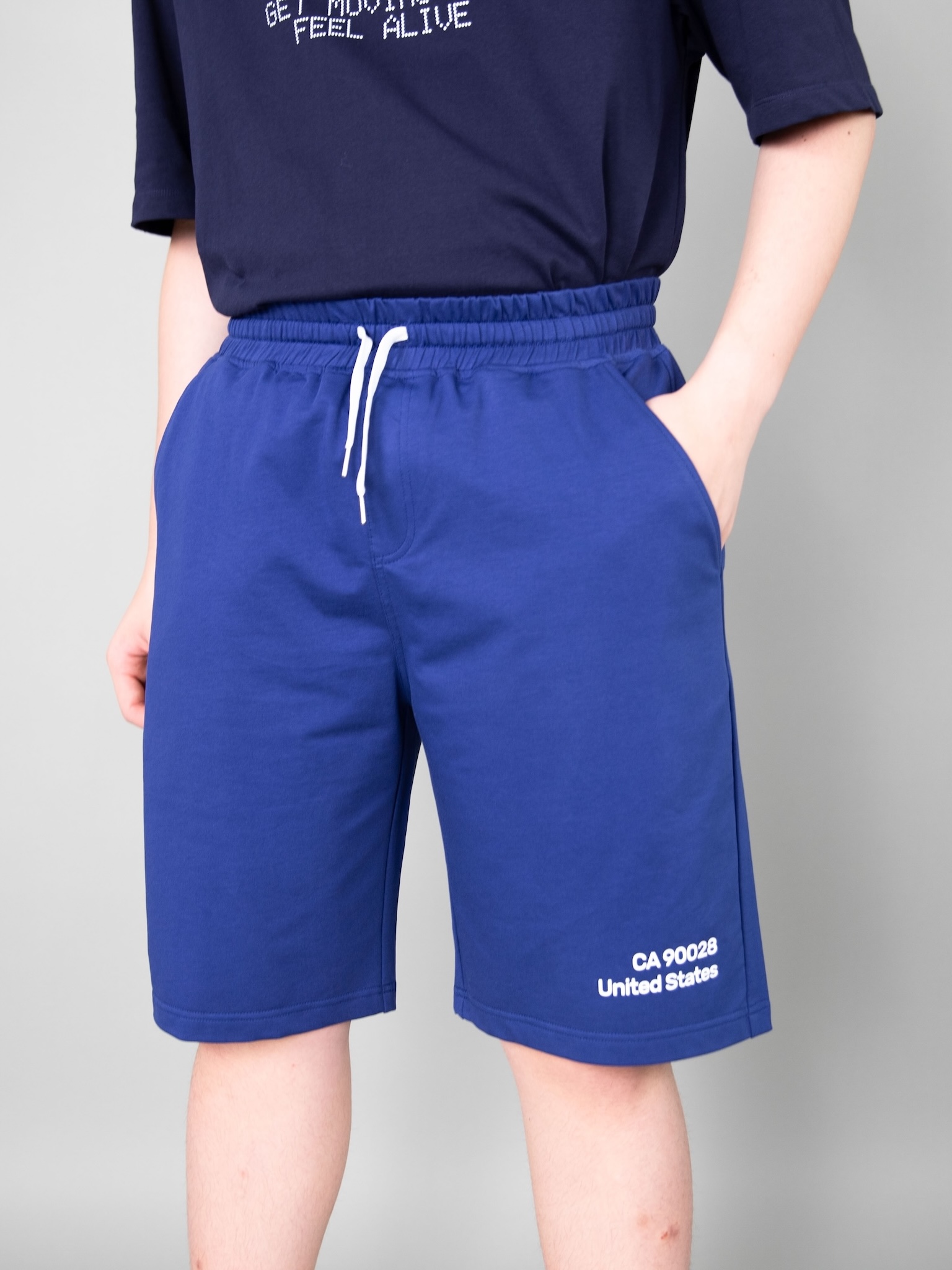 Quần short bé trai màu coban in chữ trắng_thumbnail_3