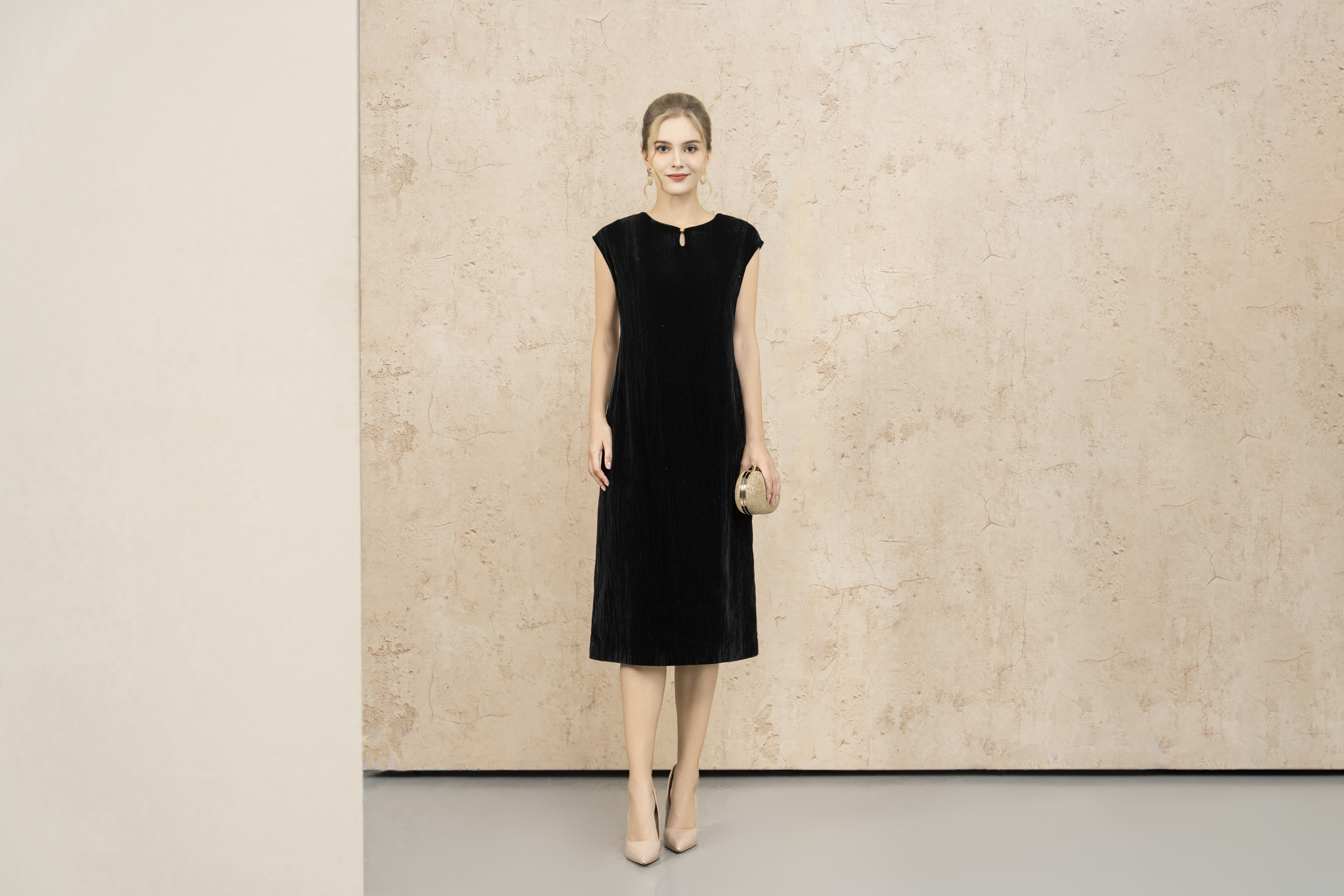 Váy Đầm Suông Vải nhung Cổ tròn trang trí xẻ Tay chờm Dài qua bắp chân