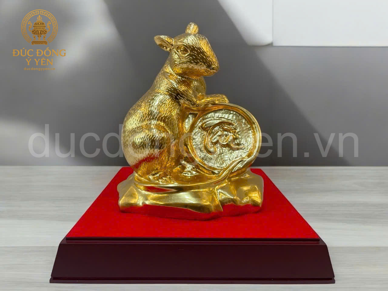 Tượng phong thủy chuột ôm chữ tài thiếp vàng 9999