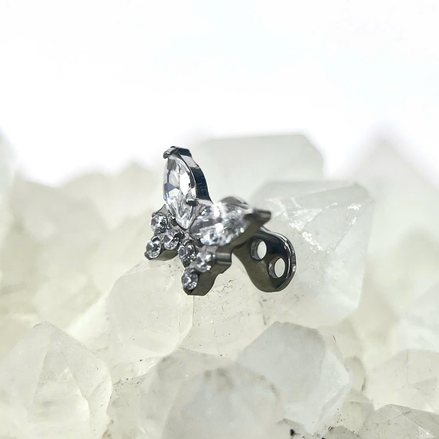 Khuyên cấy titan bướm_thumbnail_2