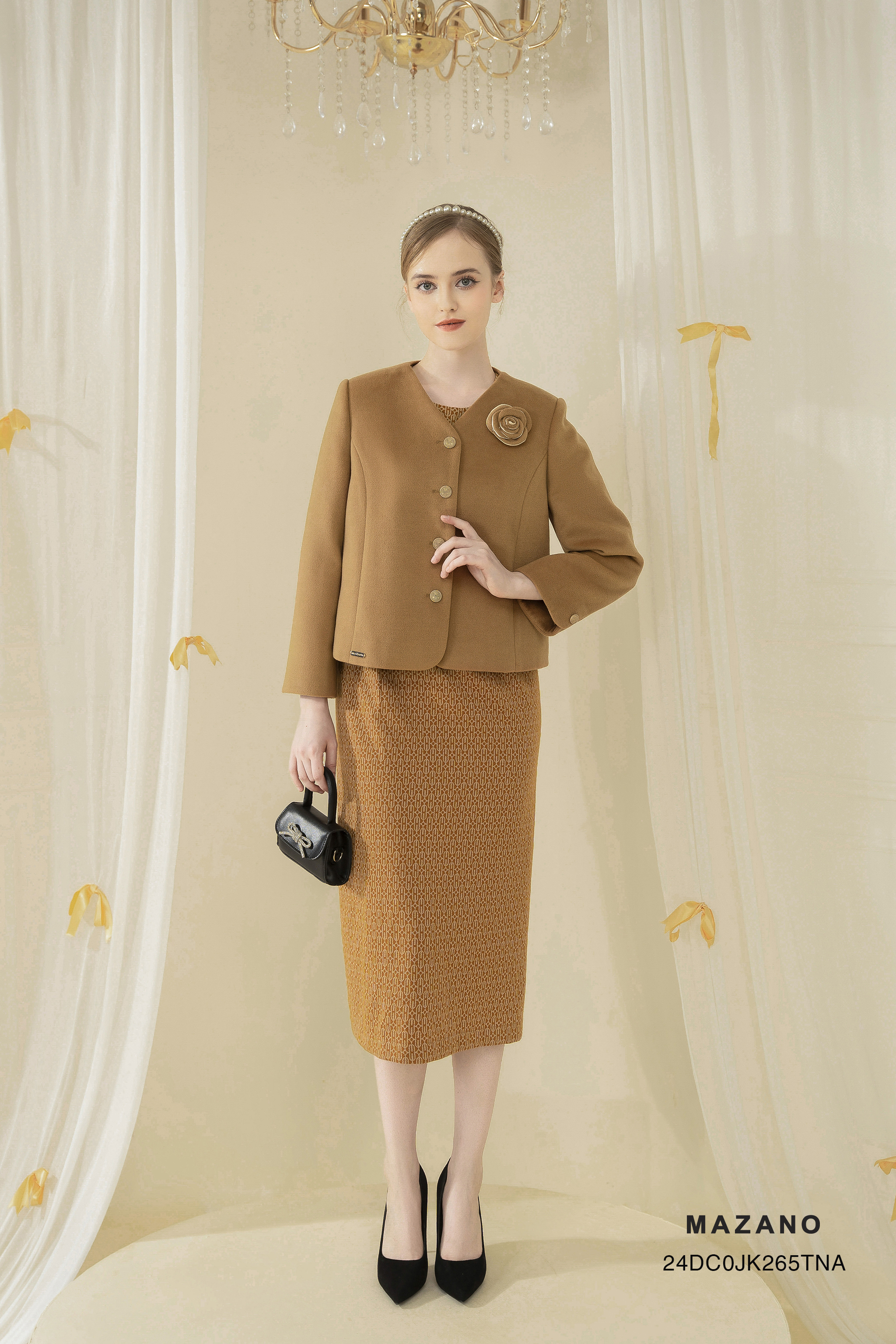 Áo khoác suông ngắn Vải Dạ nhập khẩu Đính trang trí hoa cuốn Vổ V Tay dài Dài qua eo_thumbnail_2