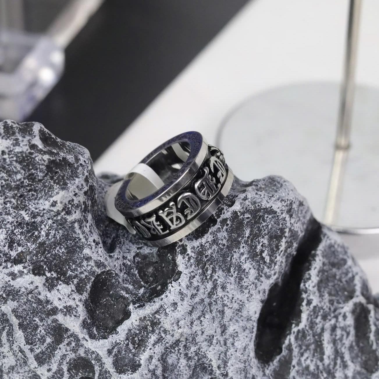 Nhẫn chrome bản to chữ nổi_thumbnail_3