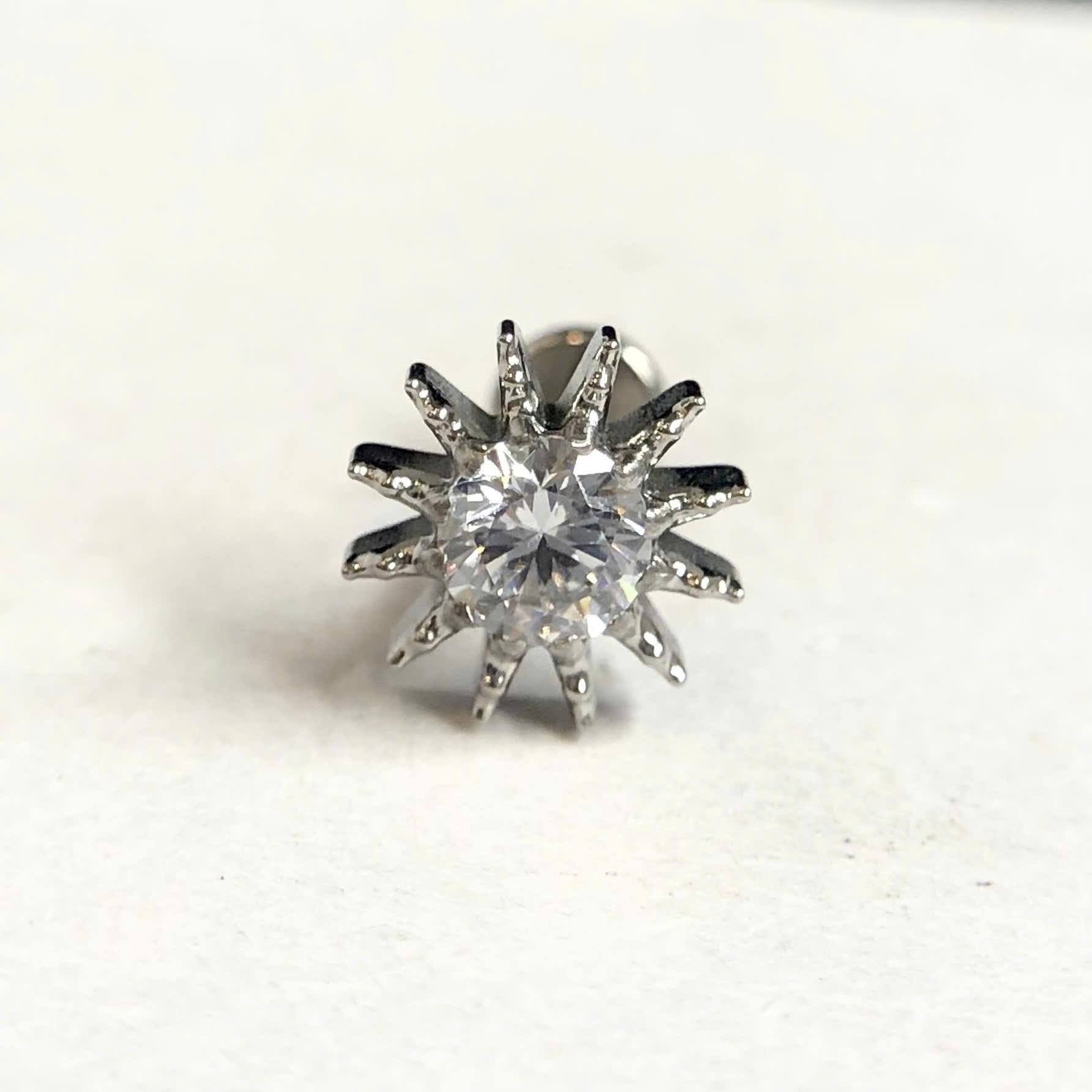 Khuyên kiểu titan mặt trời