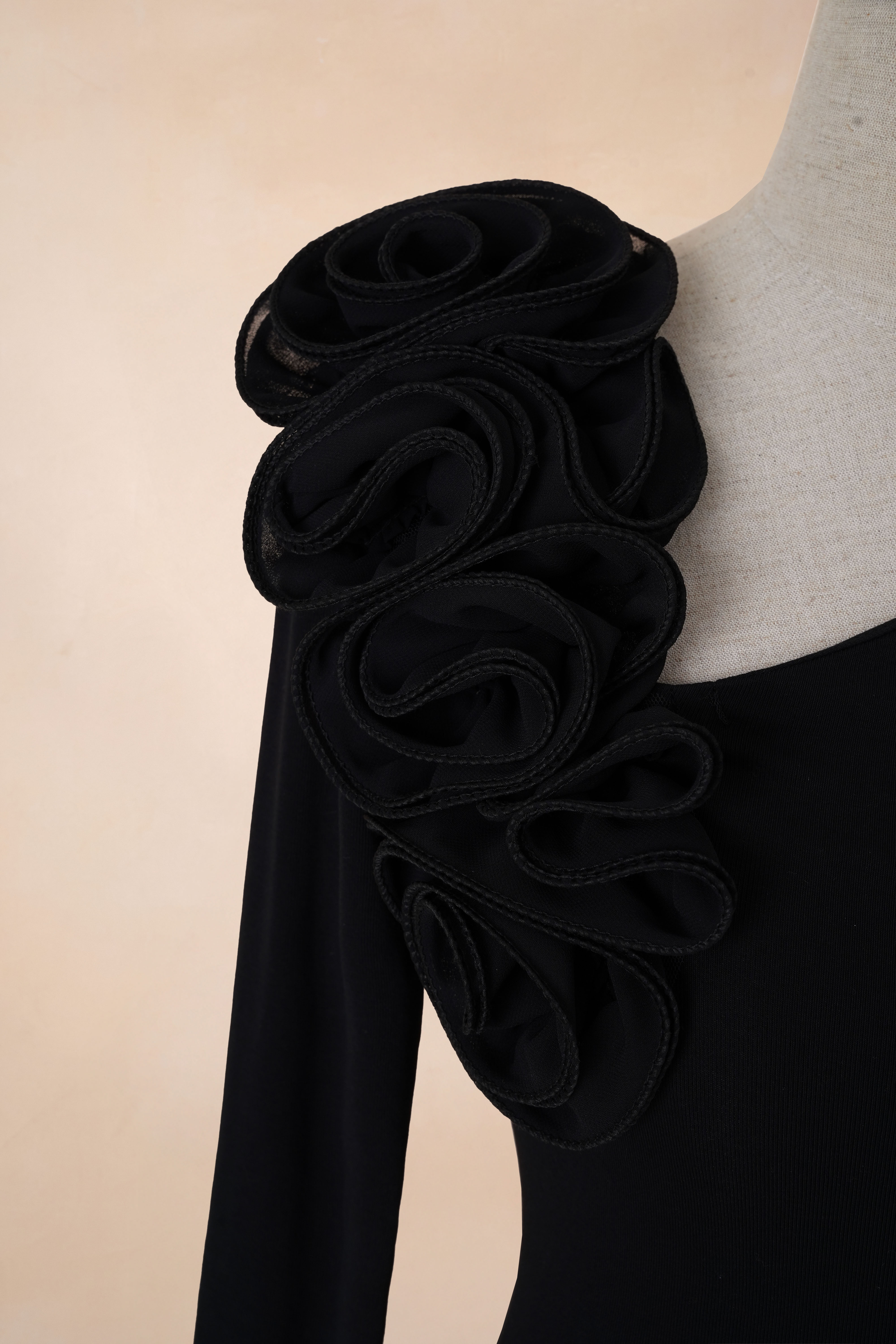 Áo Thun Tay Dài Đính Hoa_thumbnail_3