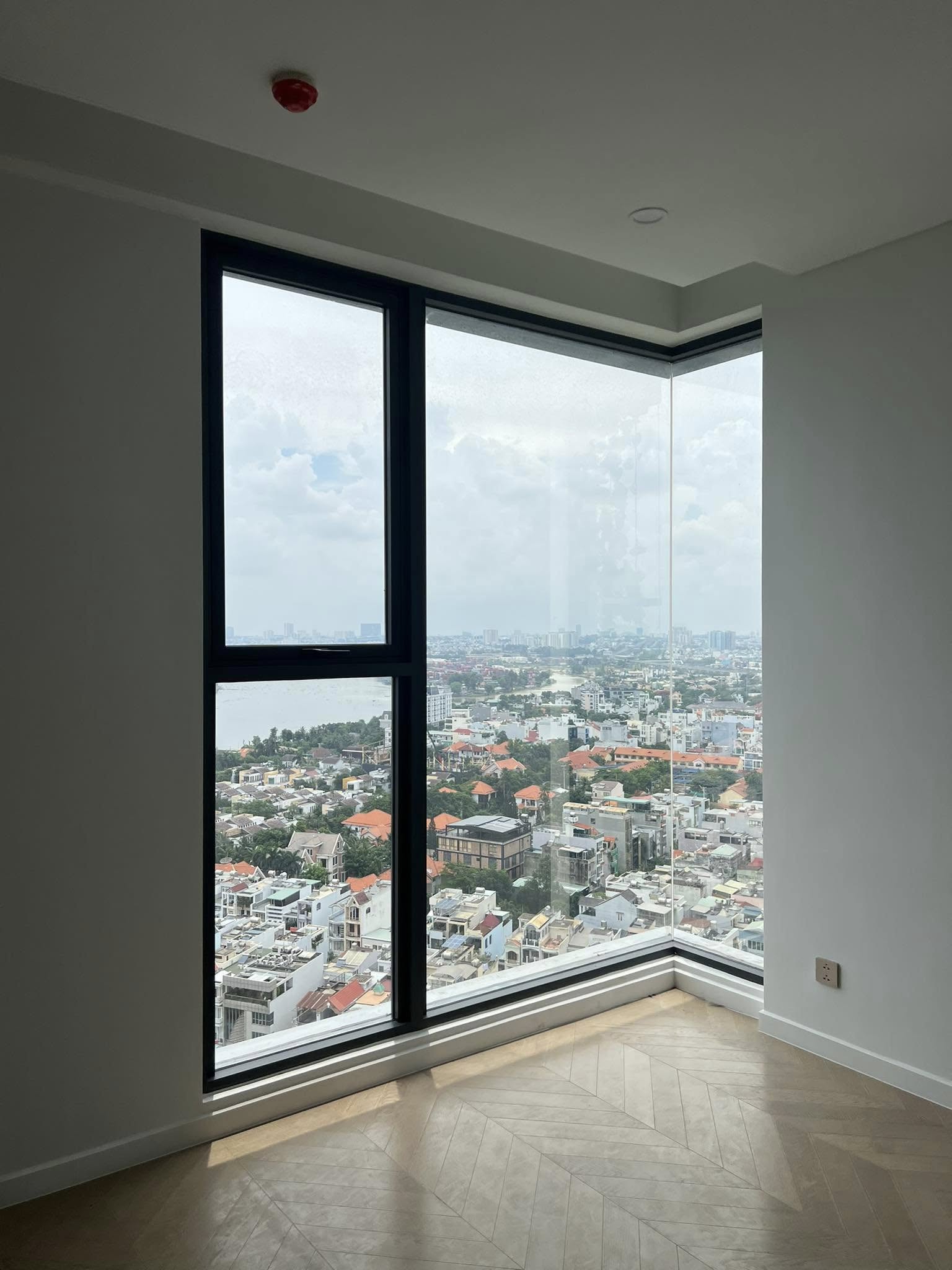 Deal hot nhất - Bán căn hộ 3PN view sông đẹp, tầng cao _thumbnail_2