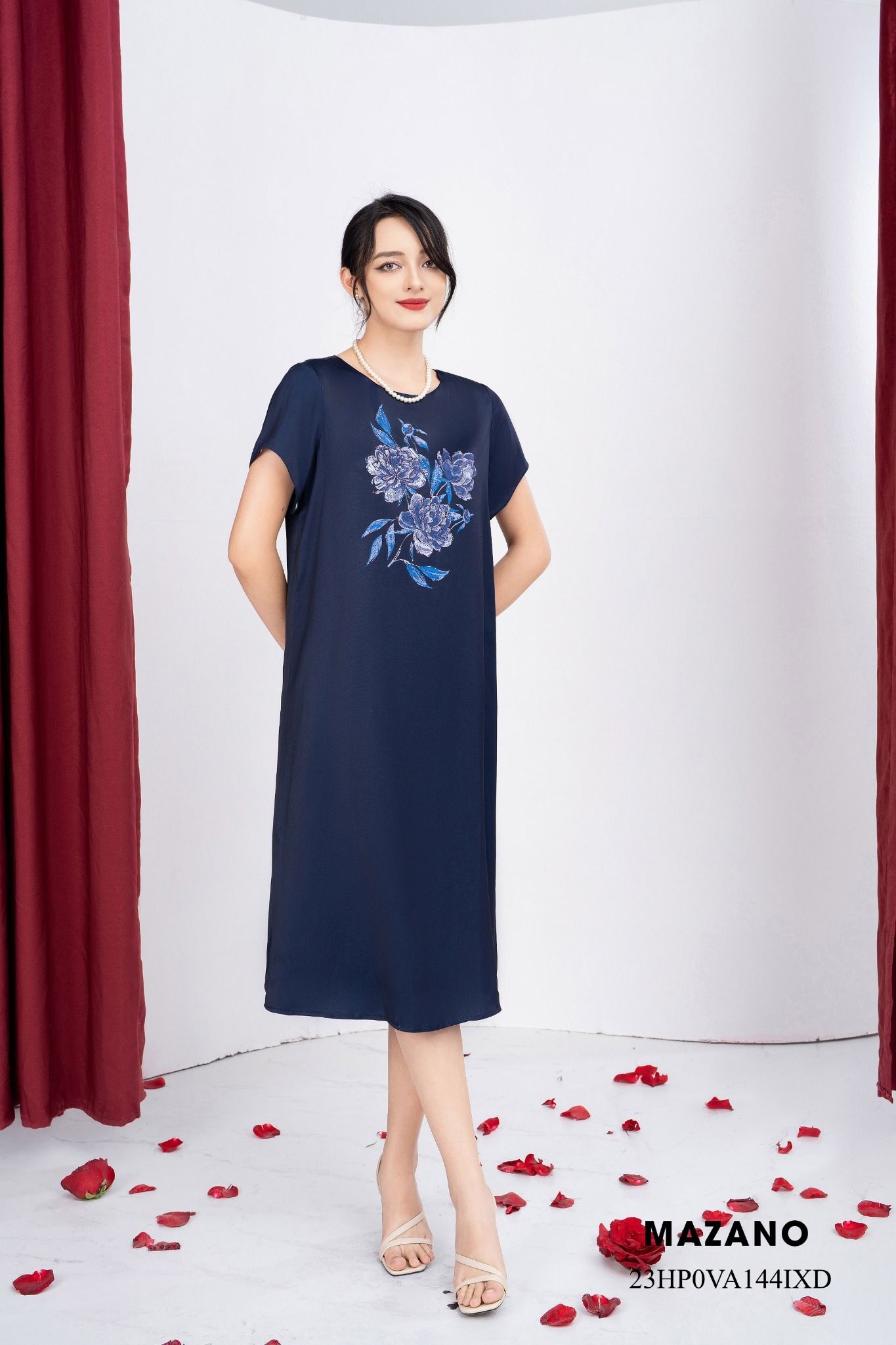 Đầm suông A dài họa tiết bố cục