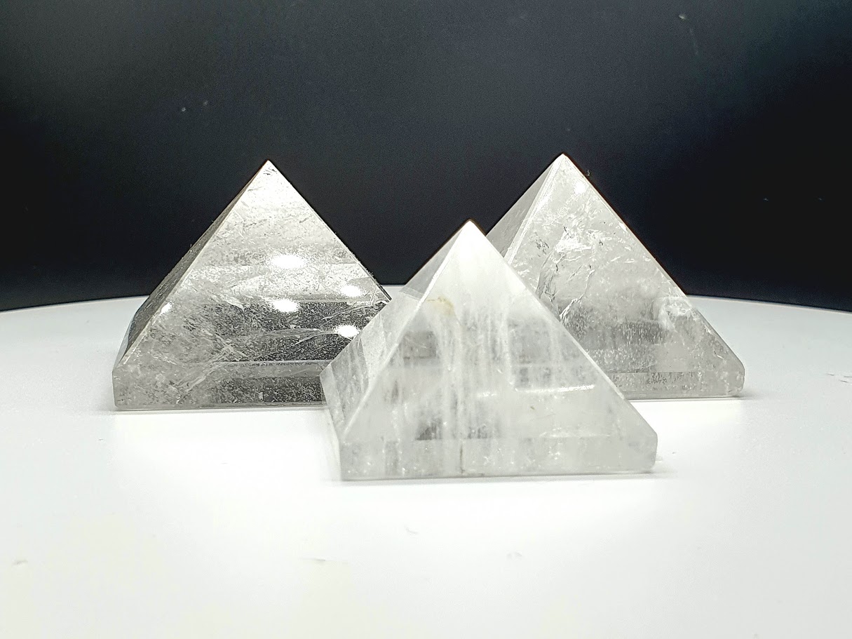 Kim Tự Tháp Thạch Anh Trắng Loại Trong