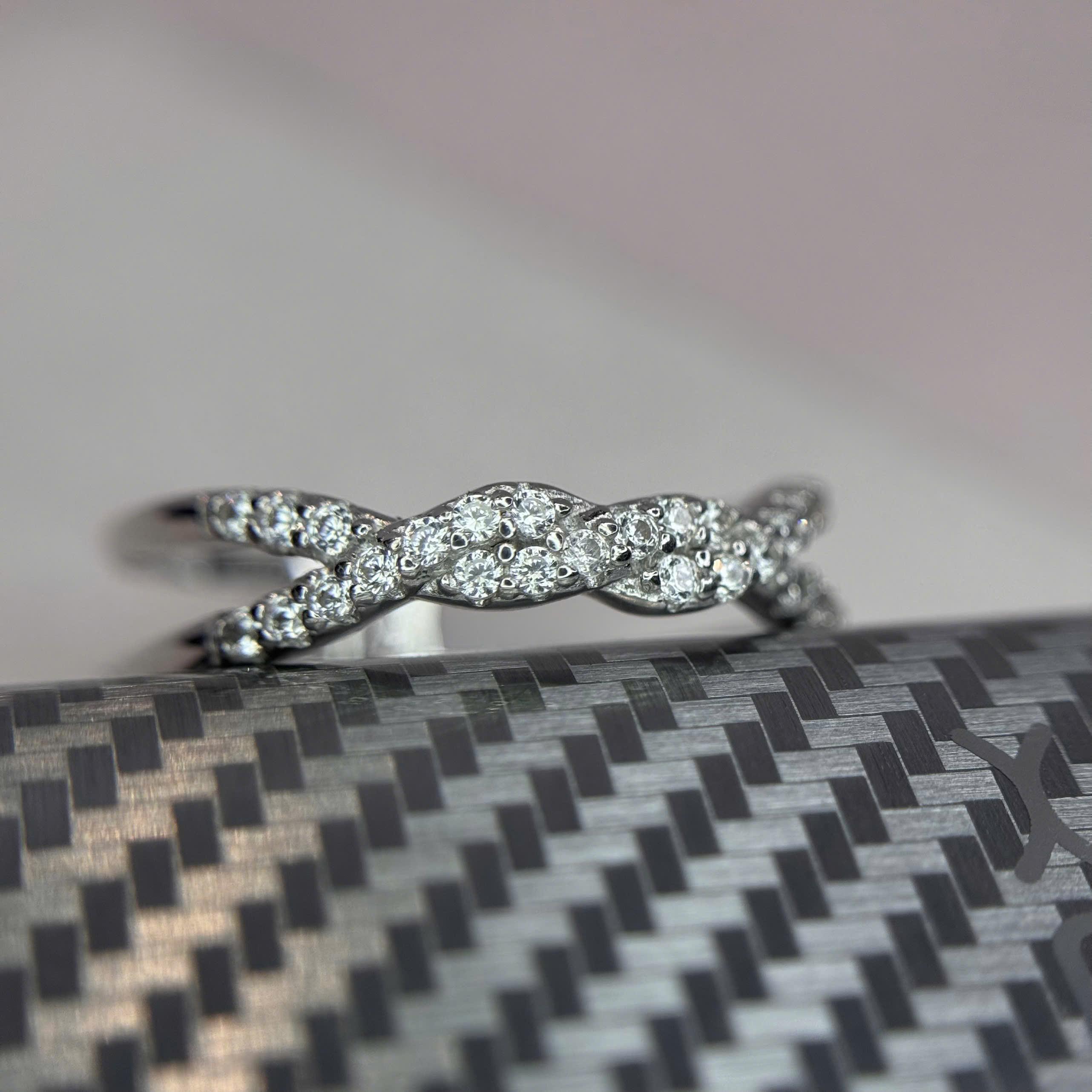 Nhẫn bạc xoắn kim cương size 7._thumbnail_2