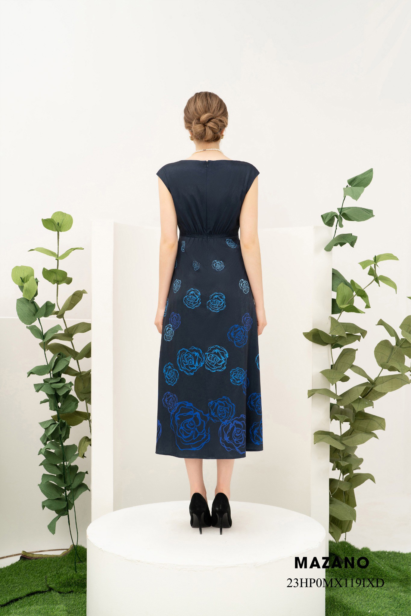 Đầm Maxi vải voan màu đen dự tiệc in họa tiết hoa xanh_thumbnail_3