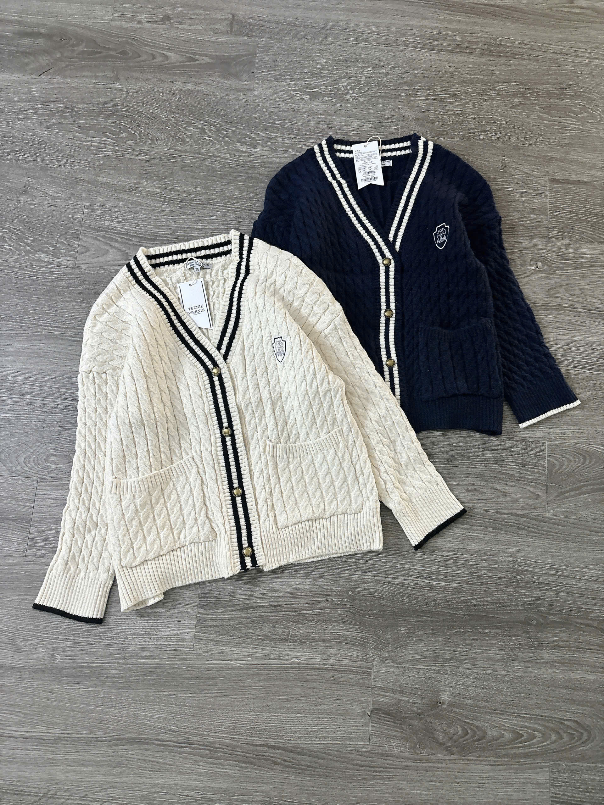 A805 ÁO KHOÁC DỆT KIM 2 MÀU_thumbnail_1