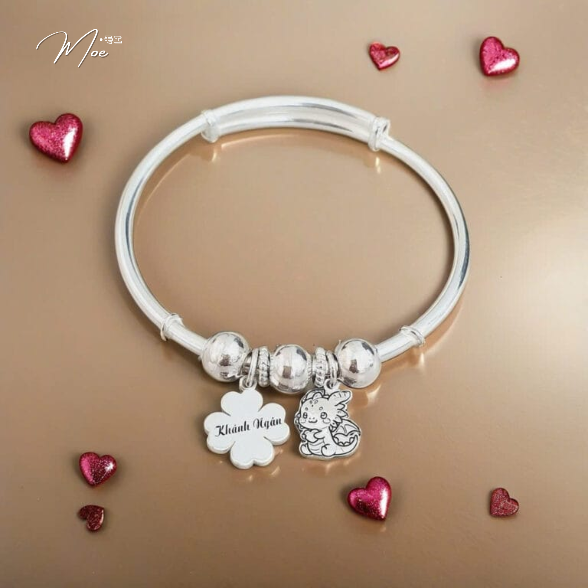 B70 - Lắc vòng cứng bi mix charm khắc tên cho bé