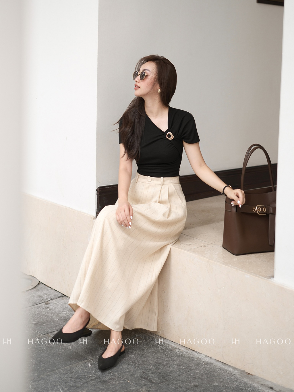 Áo ôm cổ lệch khuyên trang trí HAGOO