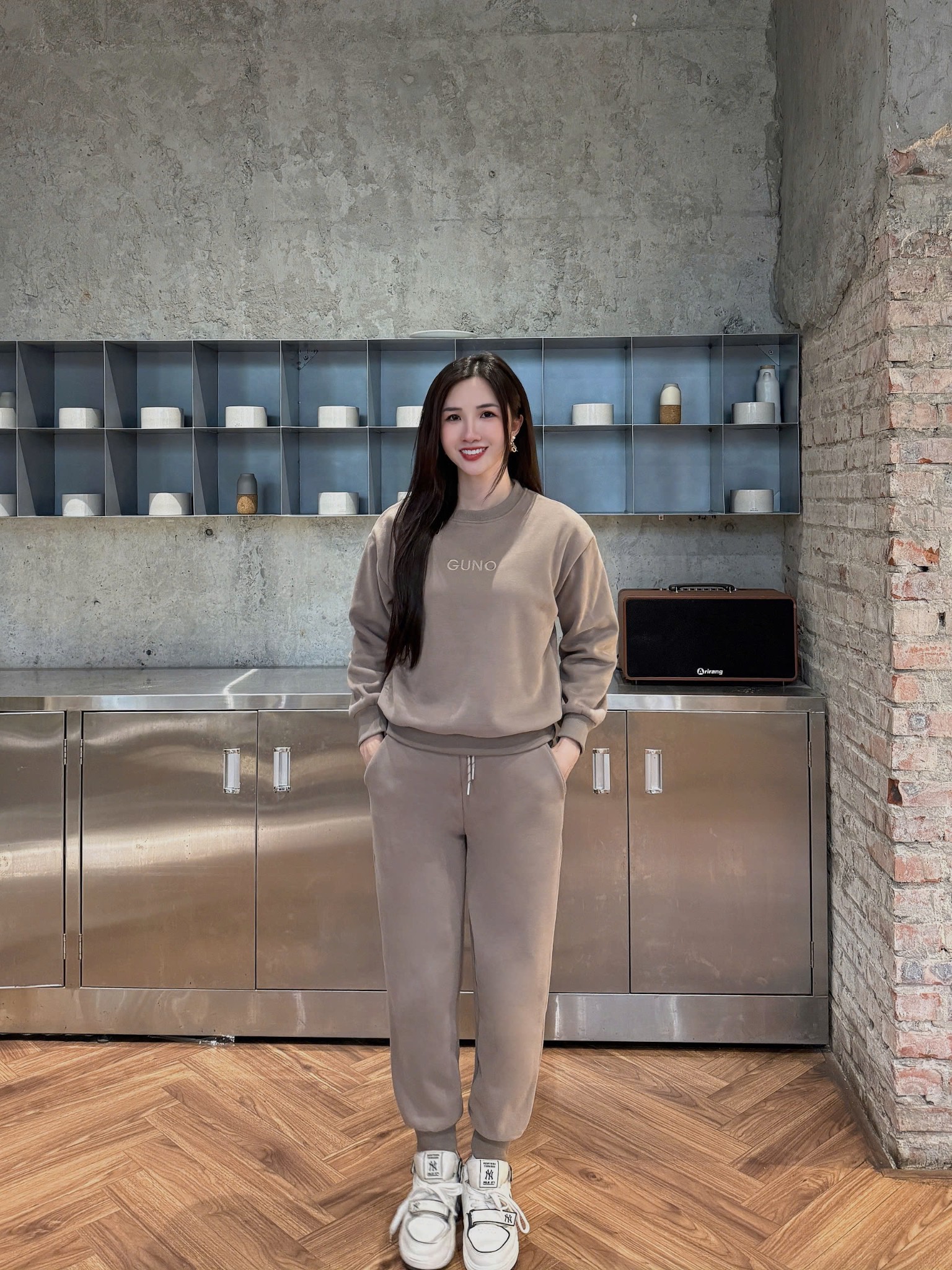 25BG168-Bộ quần áo nỉ nhung NỮ chui đầu chữ GUNO bo gấu BDW1 280226_thumbnail_2