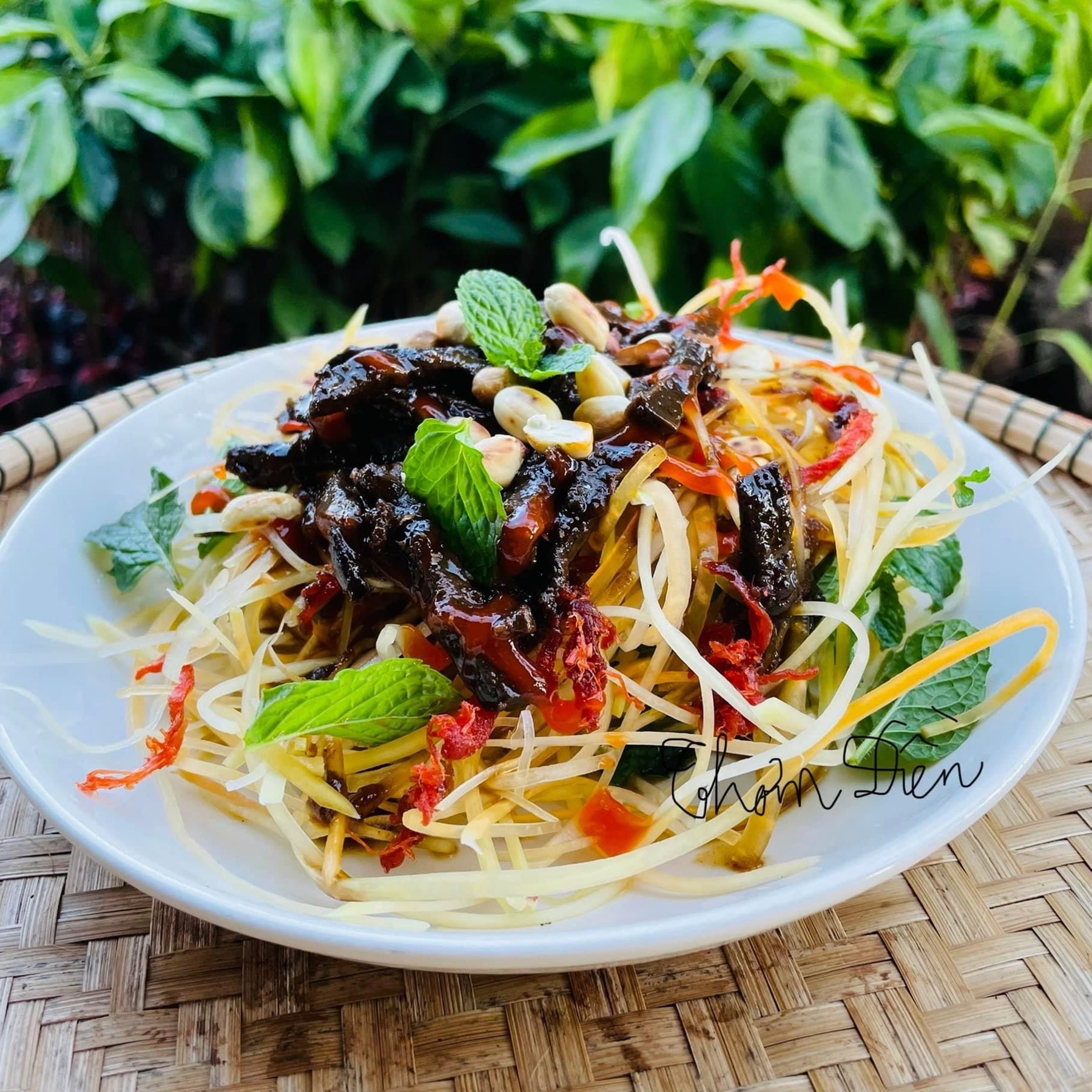 Gỏi Đu Đủ Khô Bò Đen