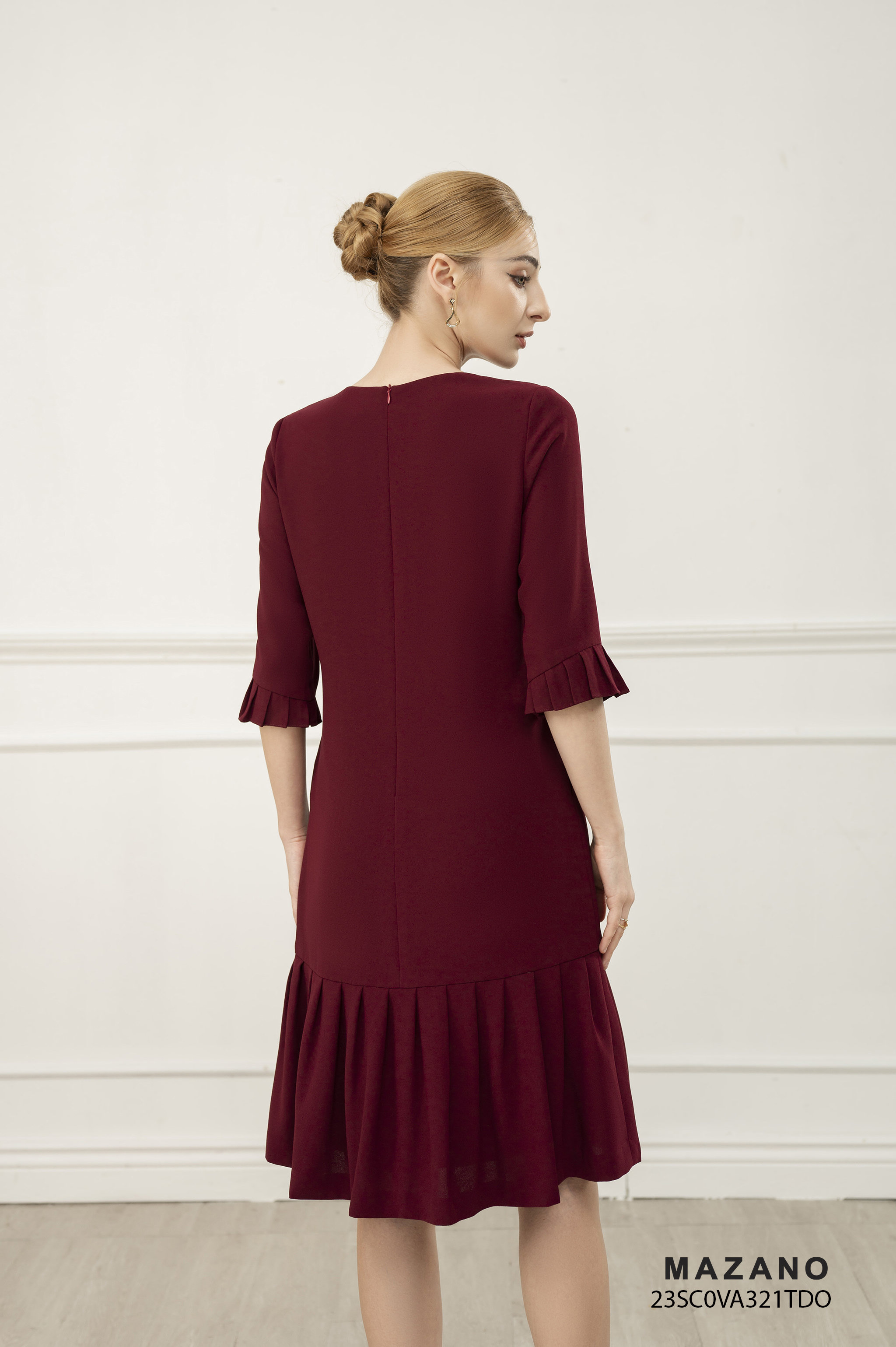 Đầm suông đỏ chân xếp cách điệu đính trang trí_thumbnail_2