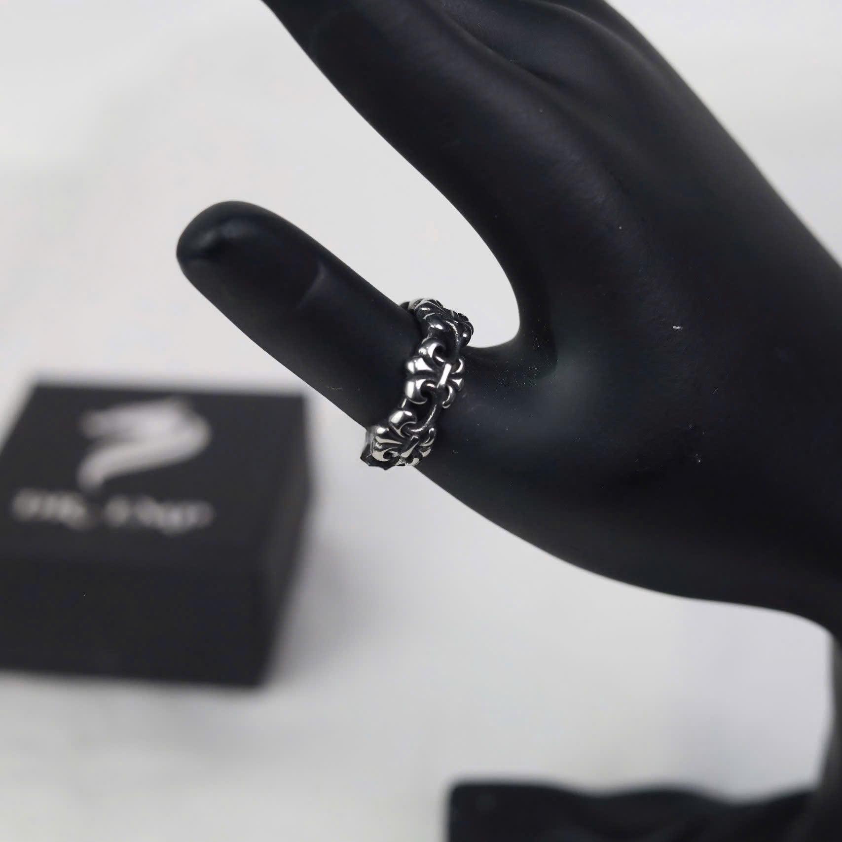 Nhẫn titan chrome heart hoa Iris nối liền_thumbnail_3