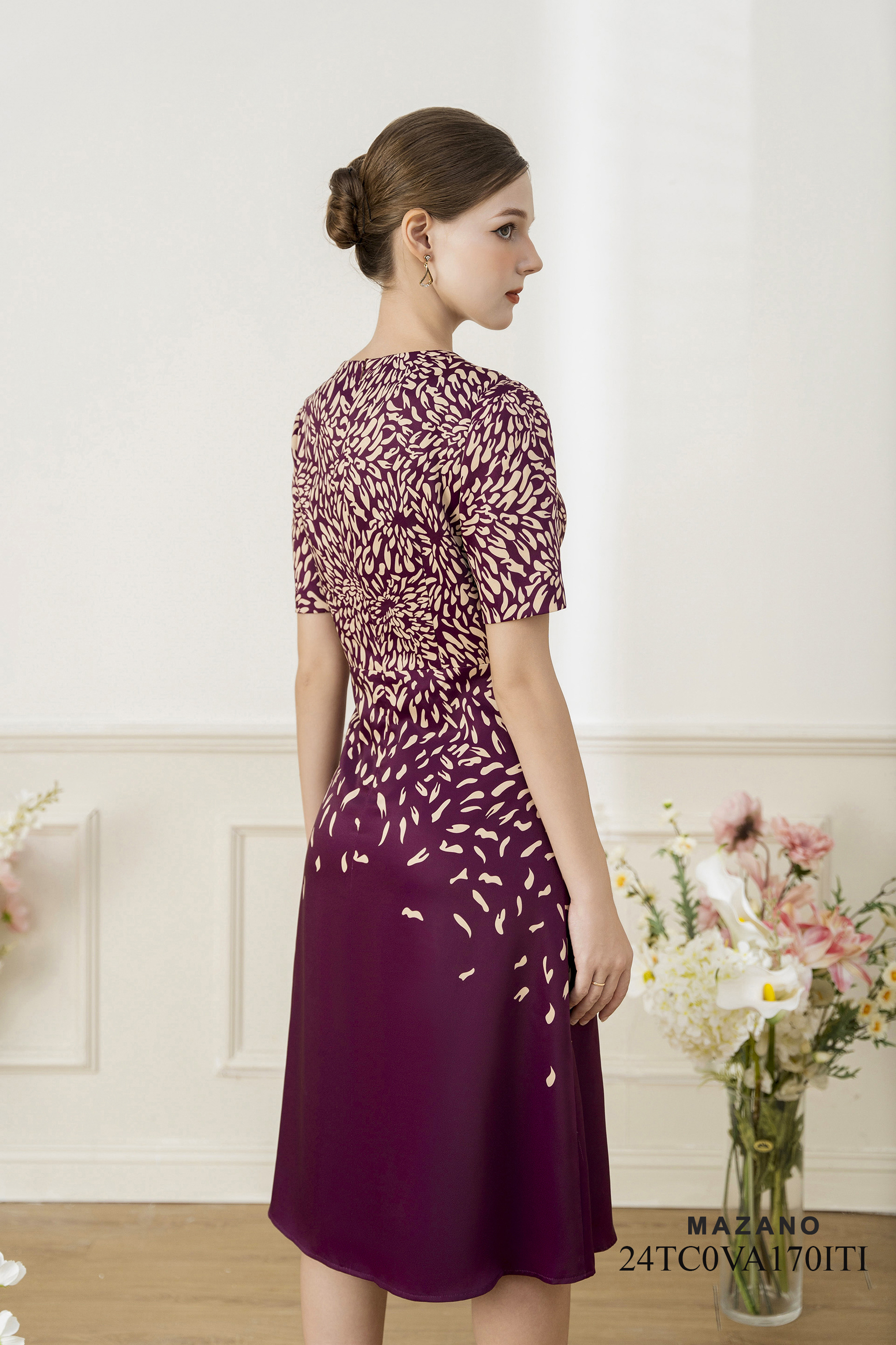 Váy Đầm ôm Hoạ tiết hoa in bố cục cách điệu Cổ tròn Tay ngắn Dài qua bắp chân_thumbnail_5