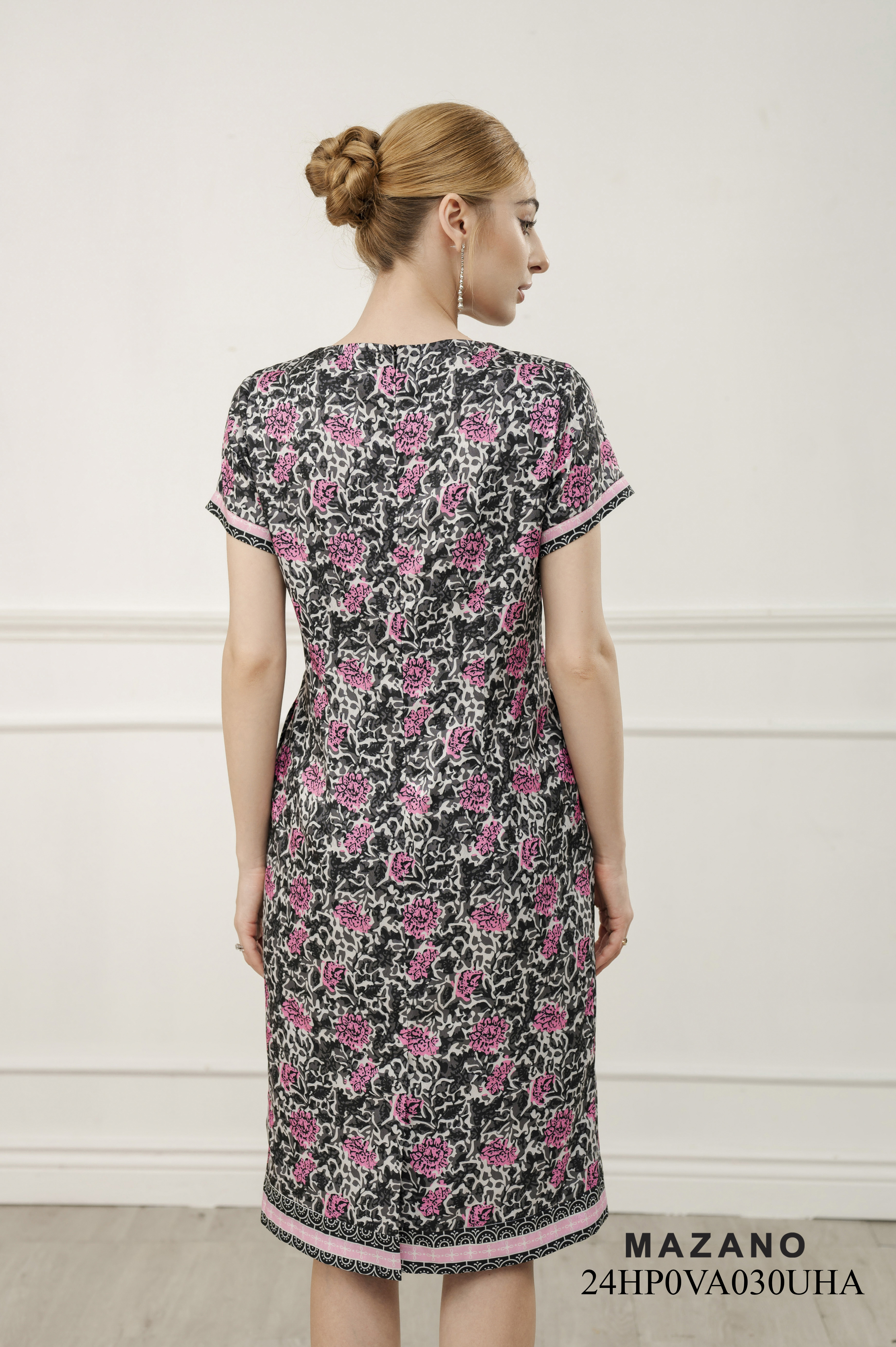 Đầm suông phối họa tiết đính cổ_thumbnail_3