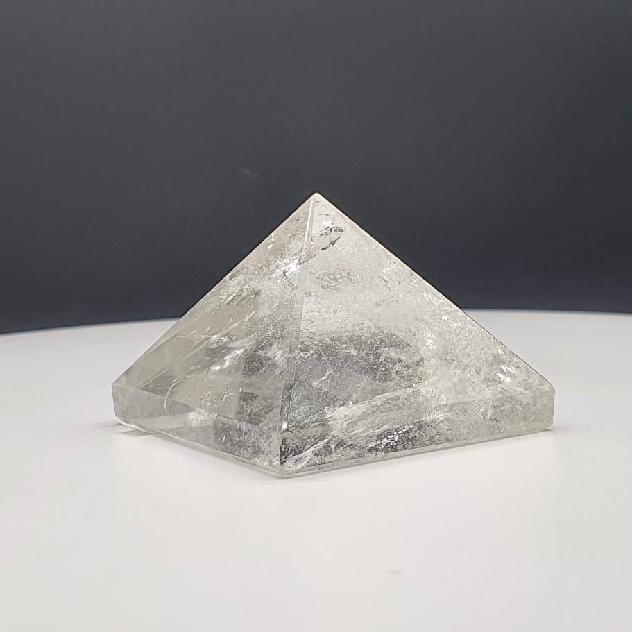 Kim Tự Tháp Thạch Anh Trắng Loại Trong