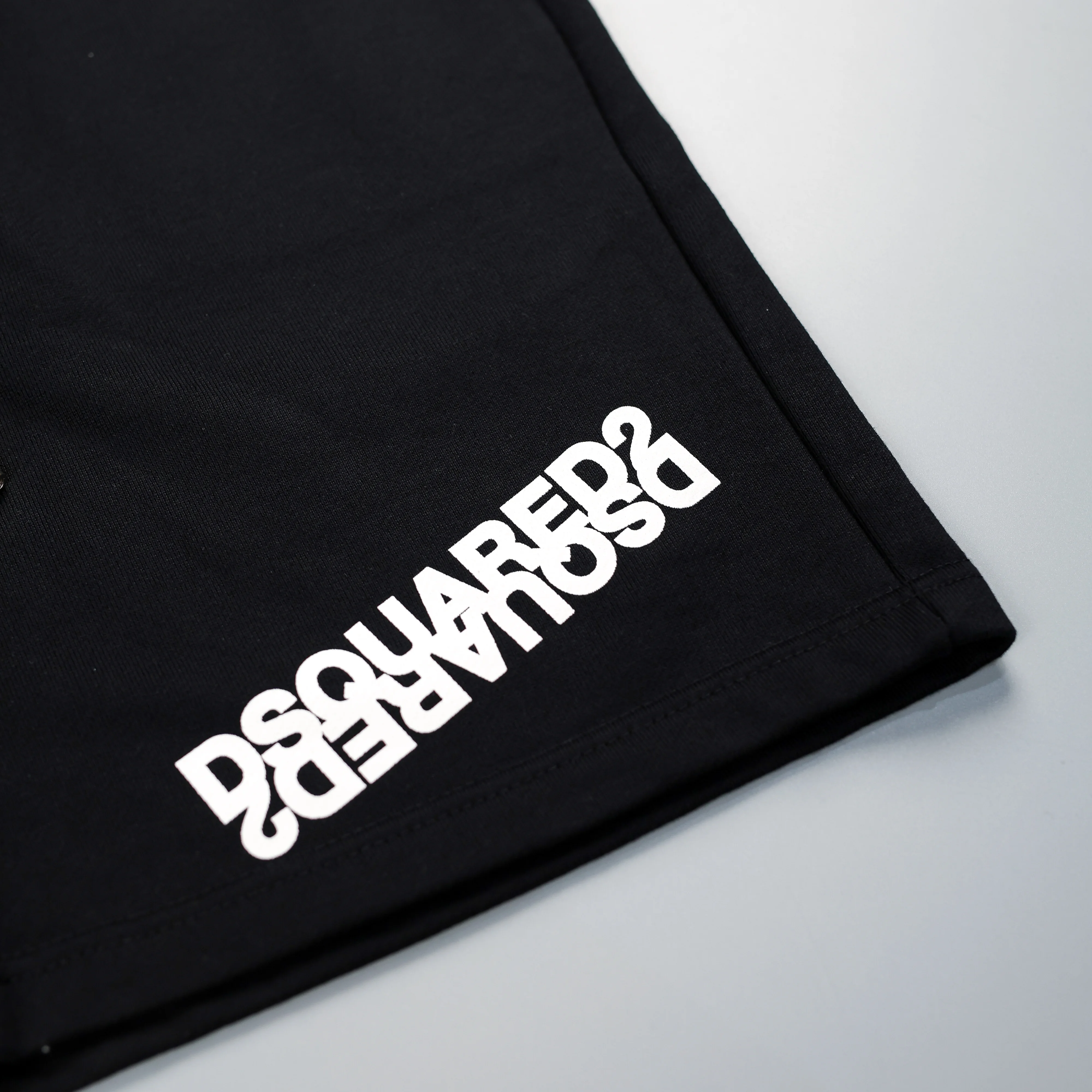 Short DSQ nỉ chữ in trắng_thumbnail_2