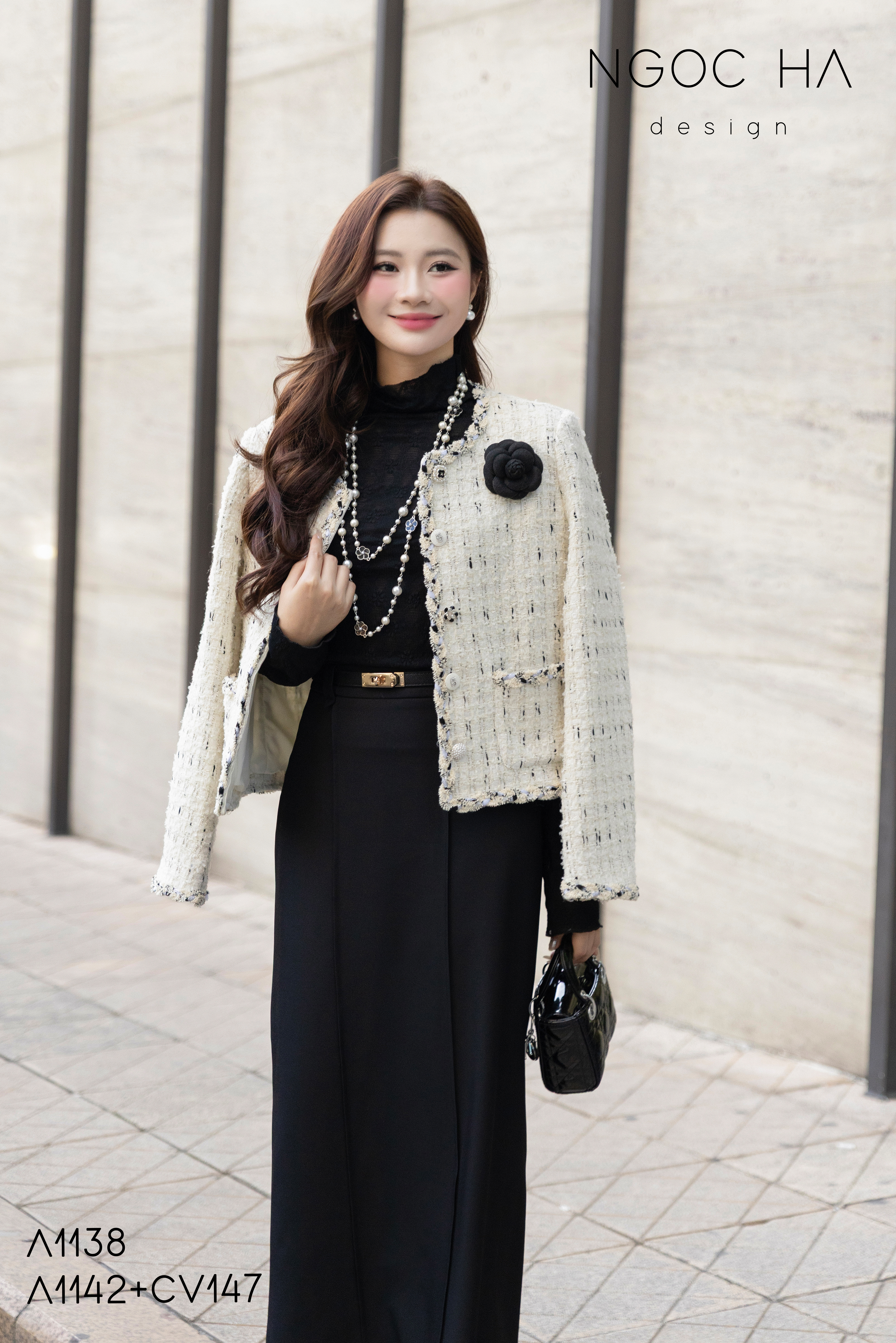 Ciara Top_ Áo Tweed 2 Túi Hoa Đen A1138