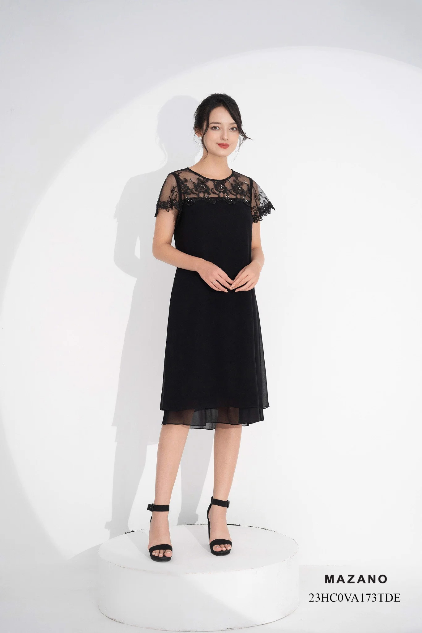 Đầm suông đen chữ A phối zen thêu 23HC0VA173TDE