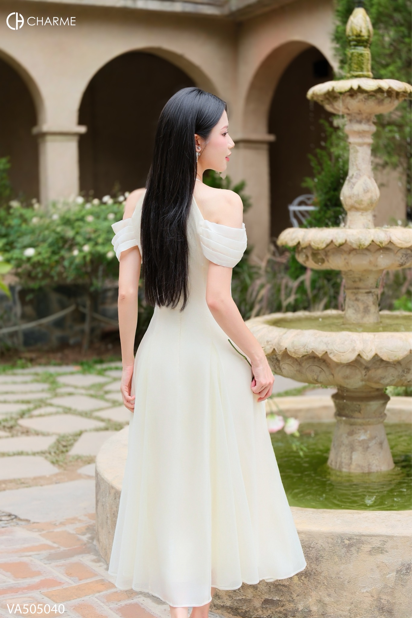 Váy cổ yếm trễ vai dáng dài_thumbnail_2