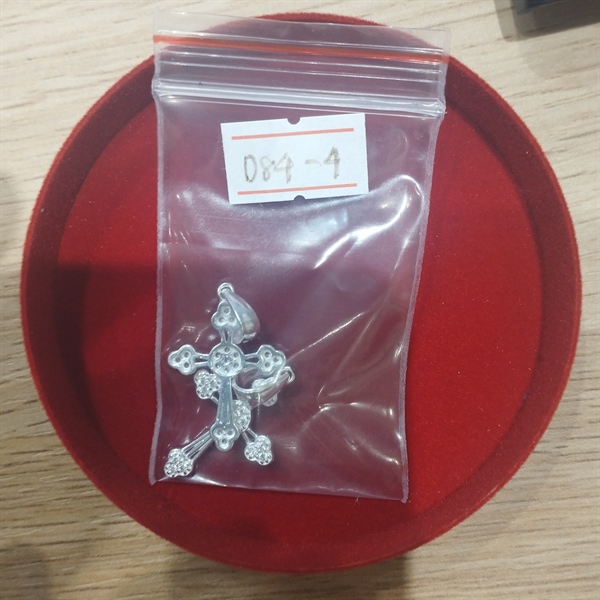 Thánh Giá bạc D84-4