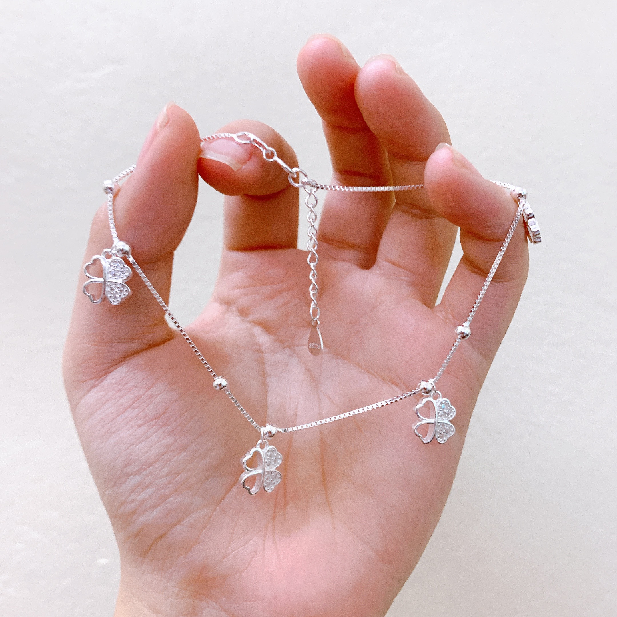 LC99 - Lắc chân cỏ 4 lá (2 lá đính đá)