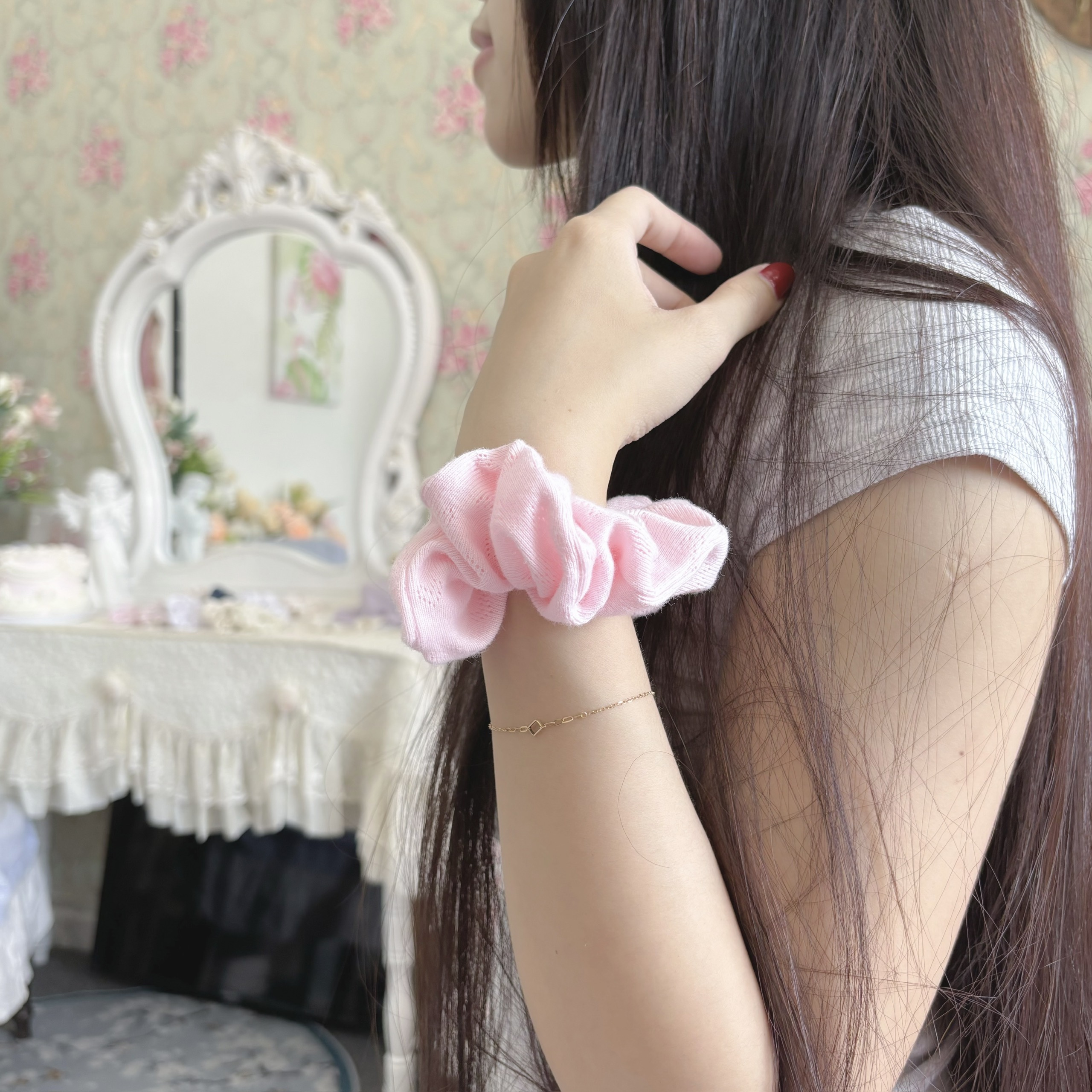 SCRUNCHIE IN BABY PINK_thumbnail_1