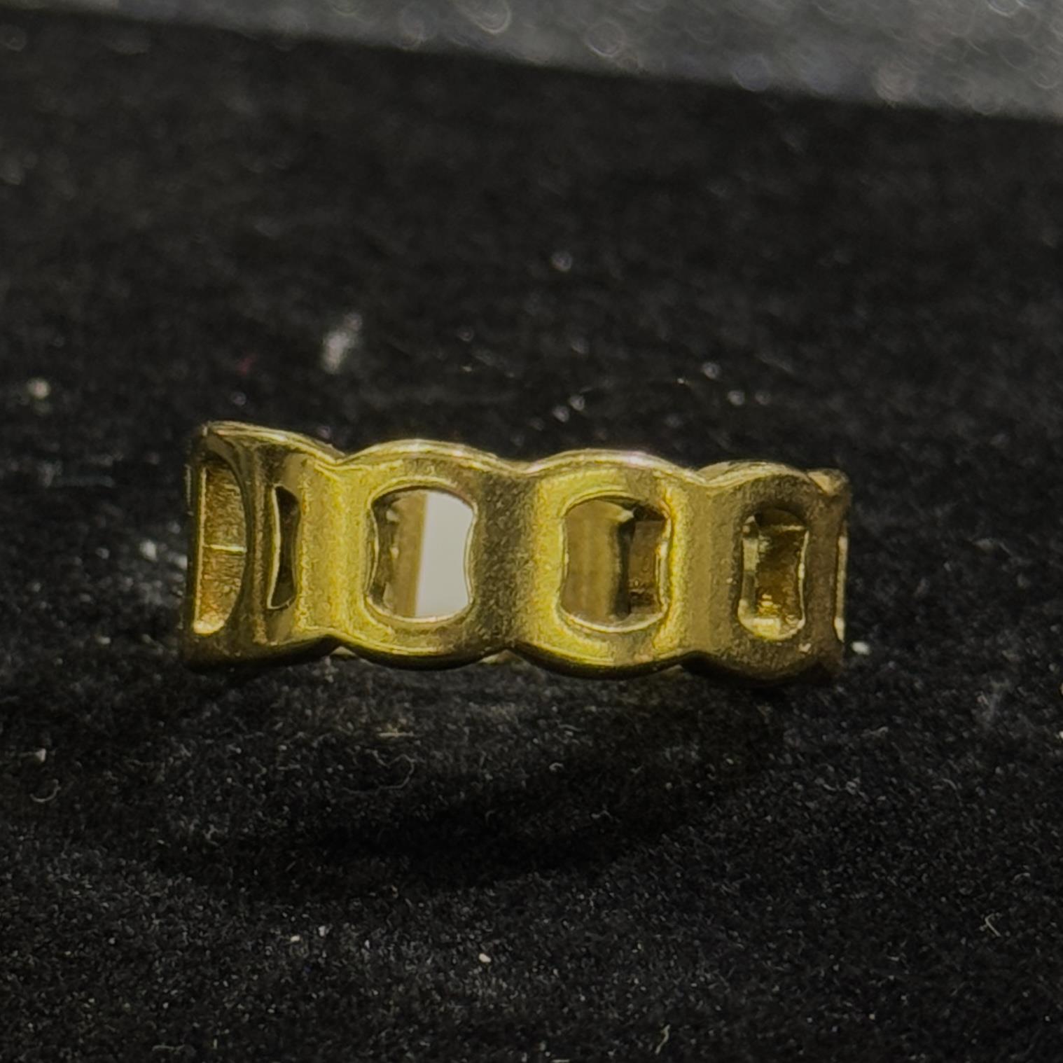 nhẫn kiểu titan vàng mắt xích to tròn