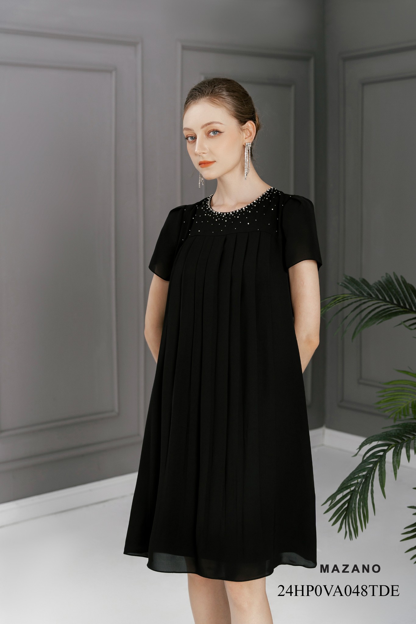 Đầm suông rộng xếp ly ngực_thumbnail_1