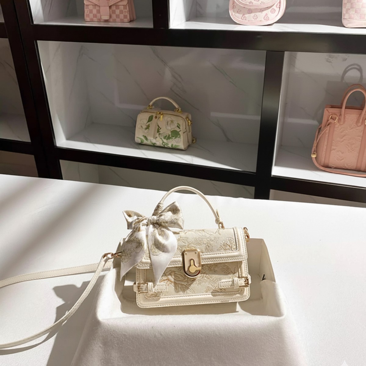 Túi xách nữ UHE_2518 BELLE – da mềm thêu hoa, kèm khăn lụa