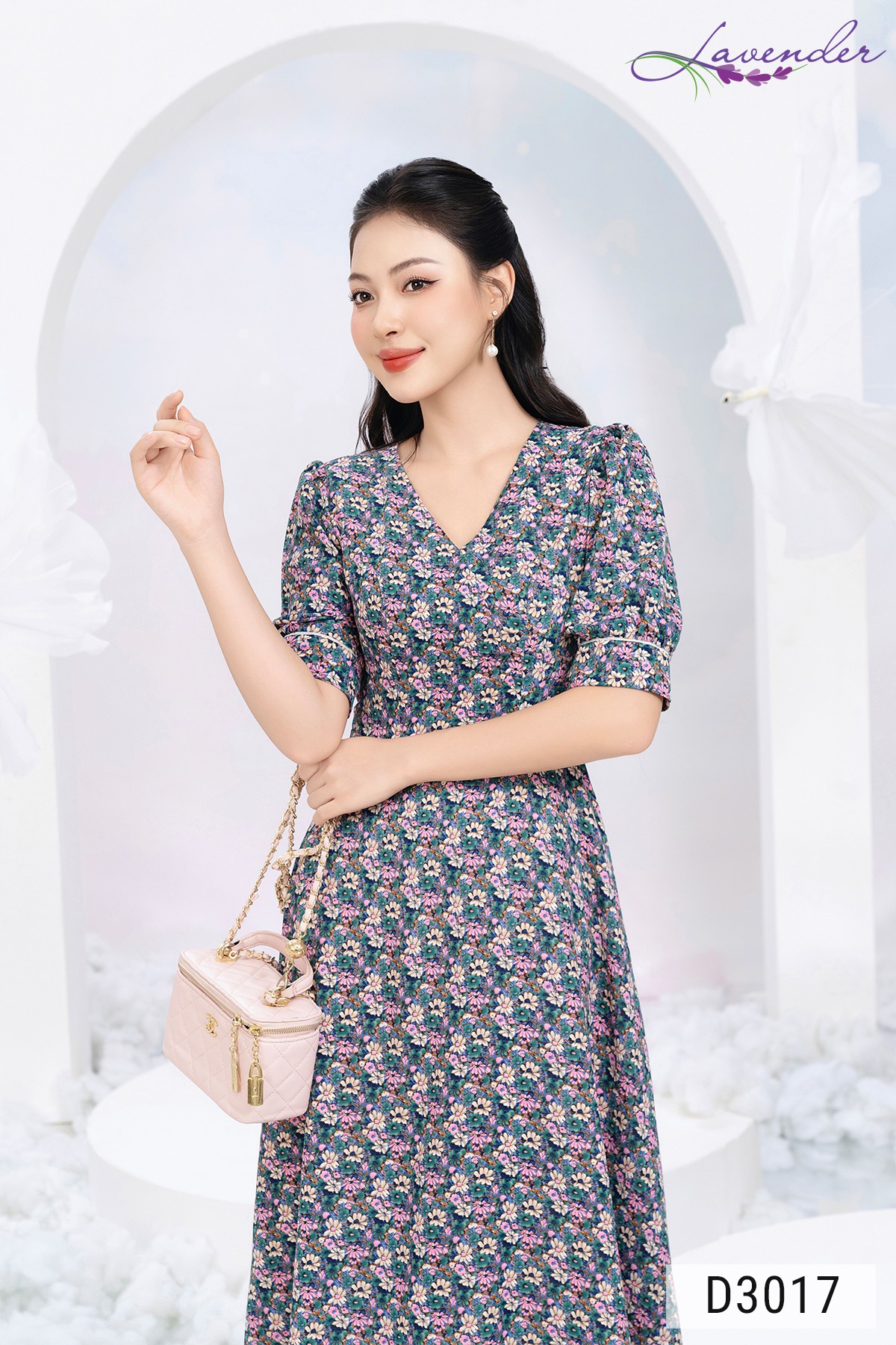 Đầm hoa nhí lụa mịn cổ V tay ngắn D3017